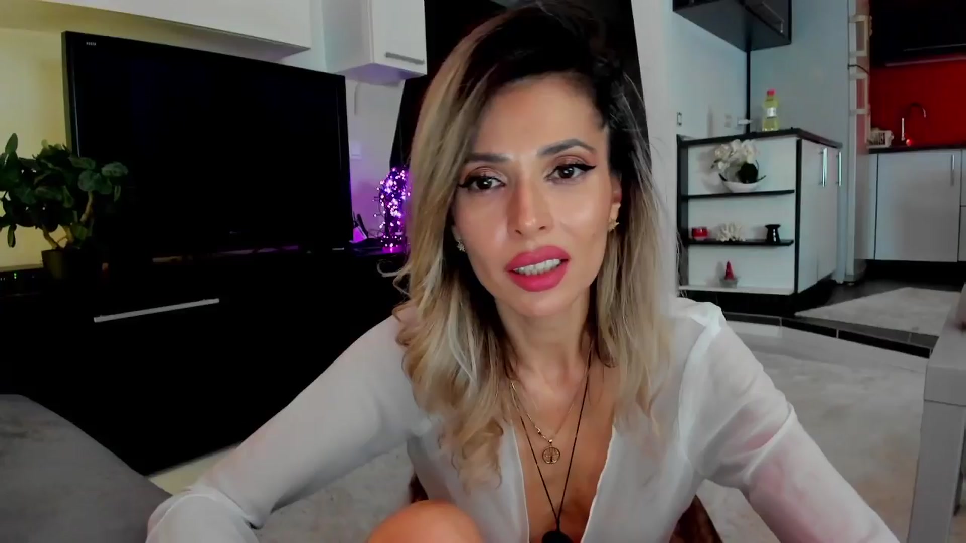 Gallery image thumbnail from SmileyTinaa's myfreecams stream on, 03/23/2024, 04:53 image 13 of 20