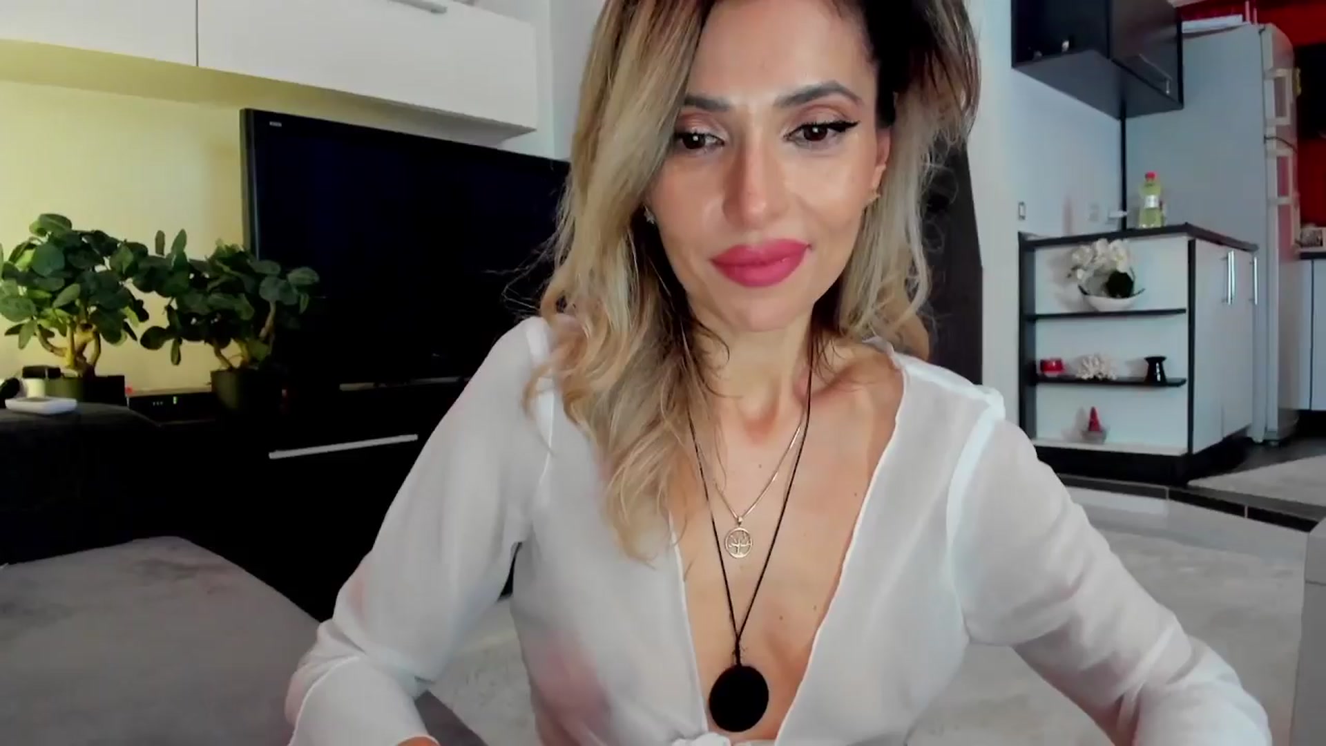 Gallery image thumbnail from SmileyTinaa's myfreecams stream on, 03/23/2024, 05:54 image 8 of 20