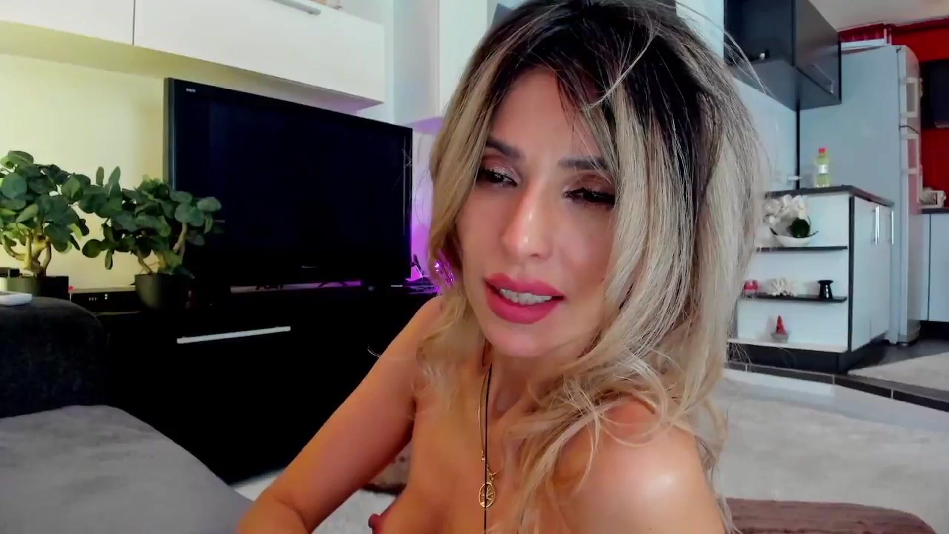 Gallery image thumbnail from SmileyTinaa's myfreecams stream on, 03/23/2024, 05:54 image 19 of 20