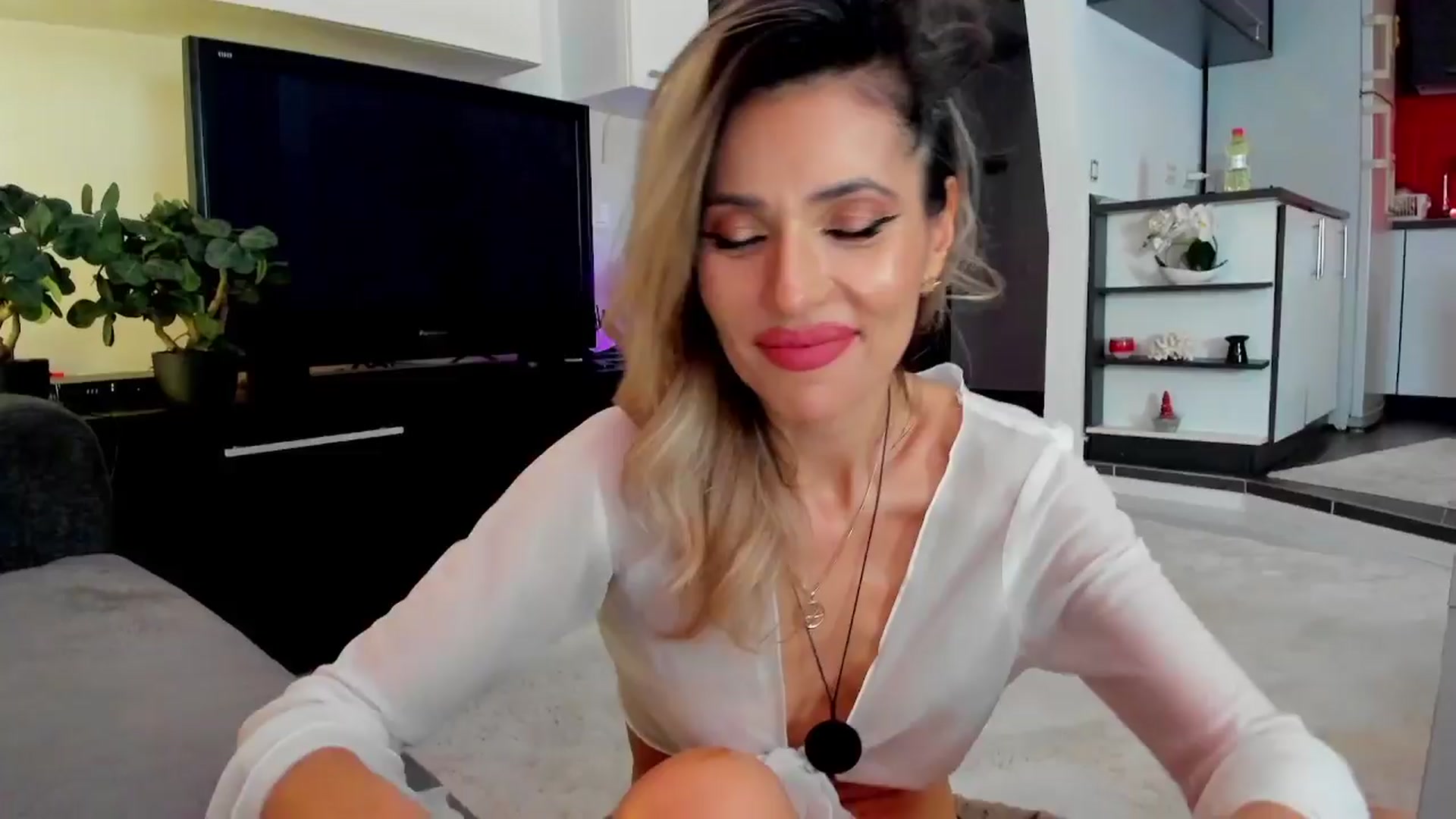 Gallery image thumbnail from SmileyTinaa's myfreecams stream on, 03/23/2024, 05:54 image 3 of 20
