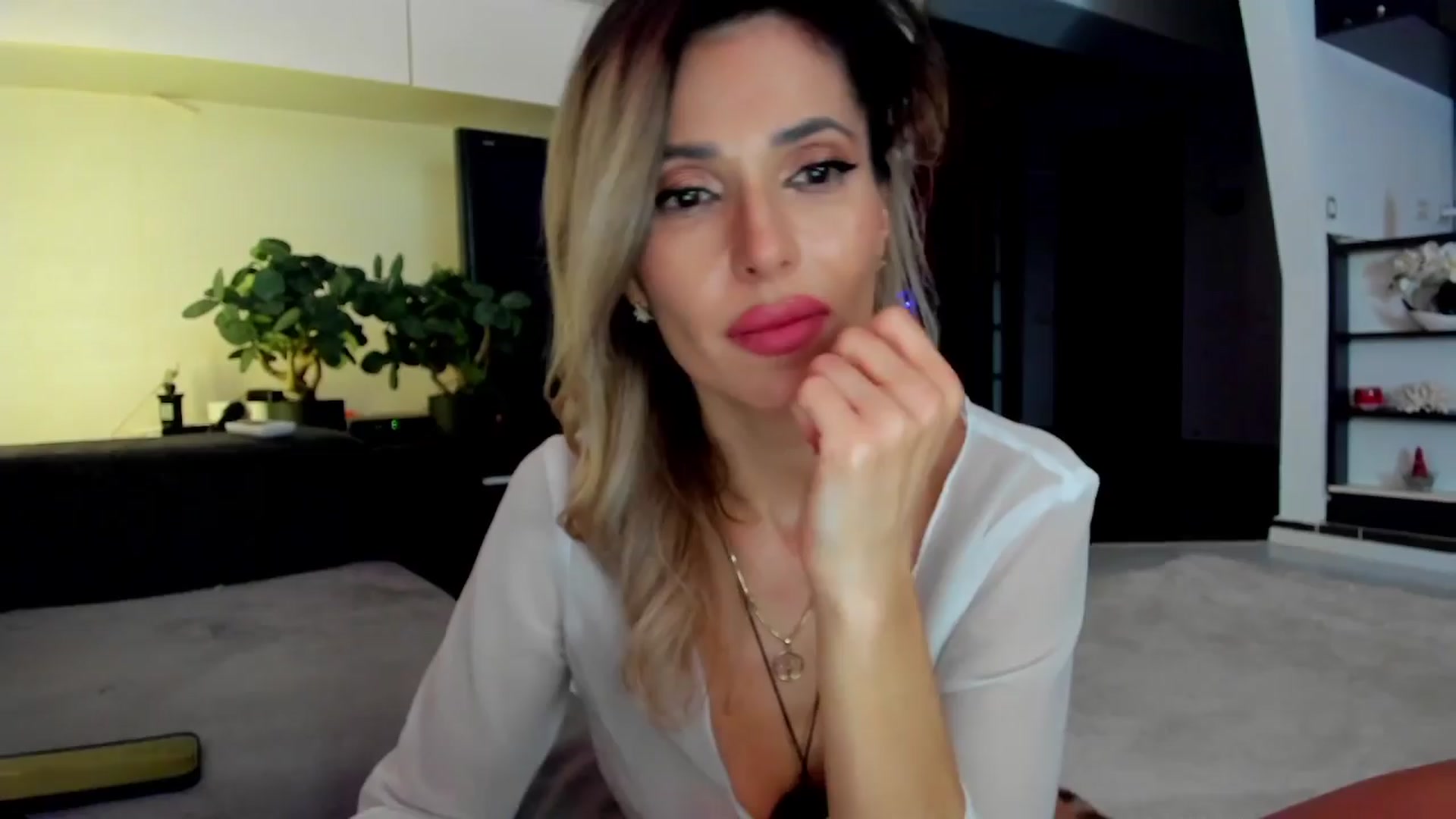 Gallery image thumbnail from SmileyTinaa's myfreecams stream on, 03/23/2024, 05:54 image 7 of 20