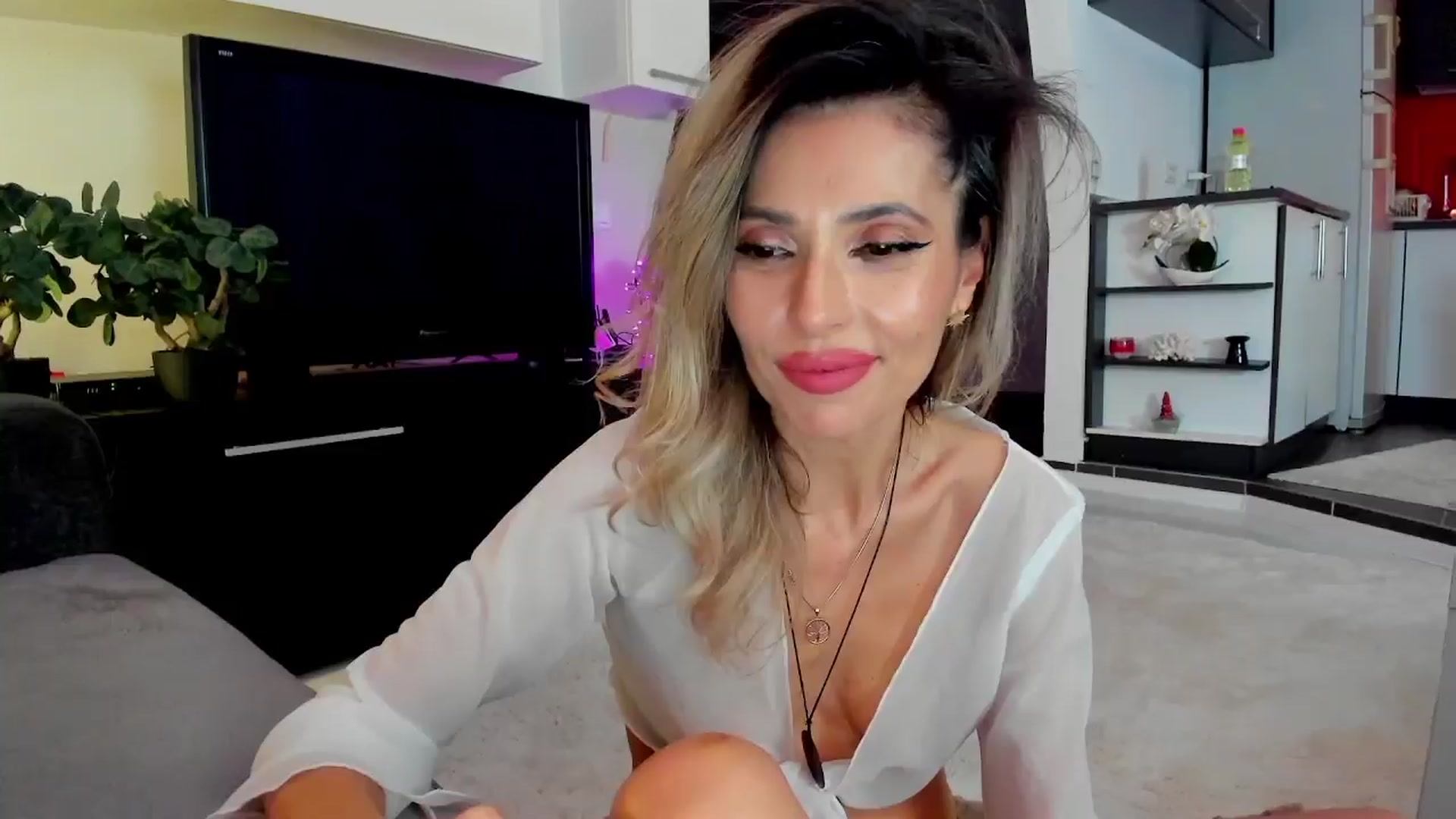 Gallery image thumbnail from SmileyTinaa's myfreecams stream on, 03/23/2024, 05:54 image 2 of 20