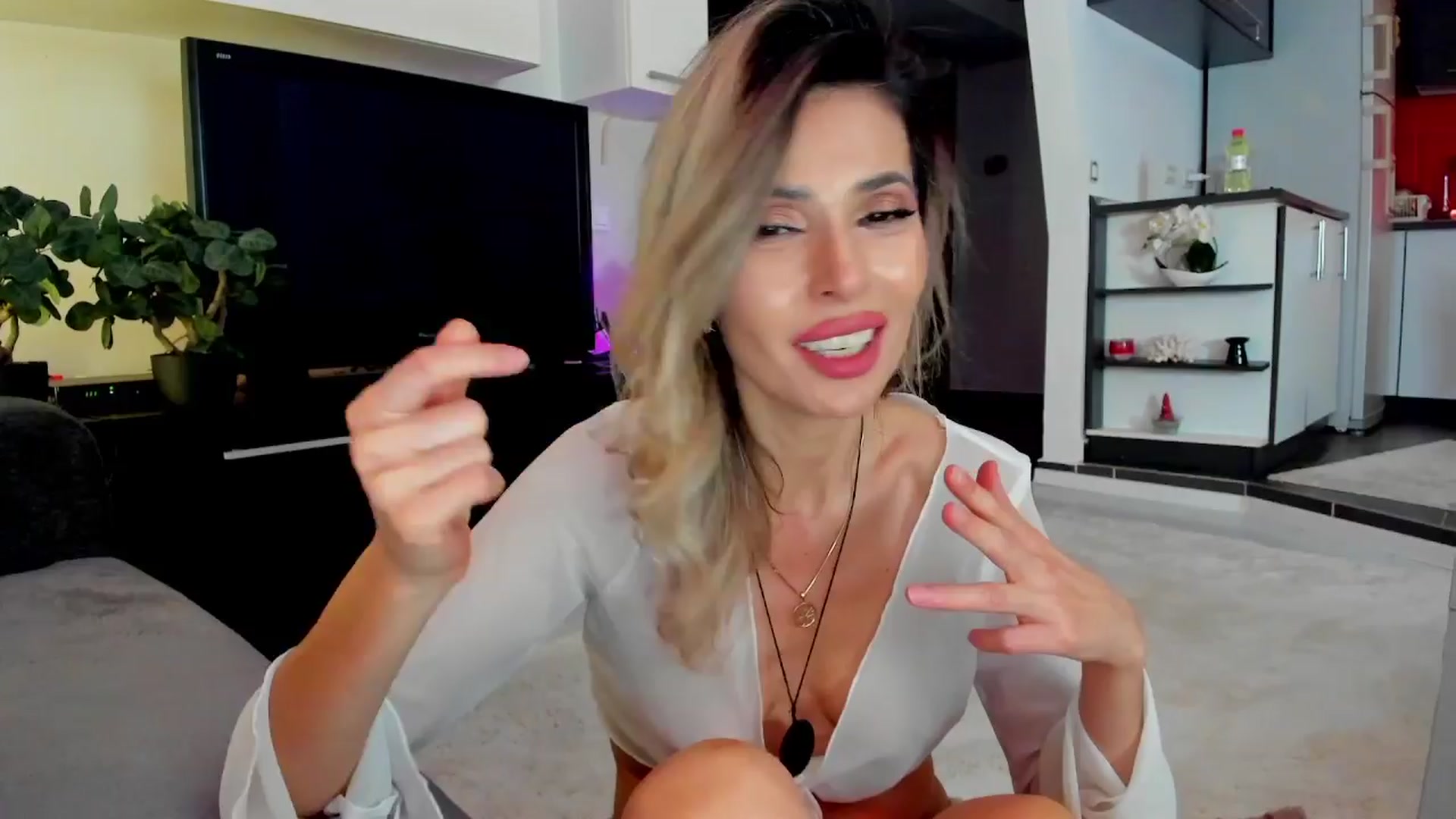 Gallery image thumbnail from SmileyTinaa's myfreecams stream on, 03/23/2024, 05:54 image 1 of 20