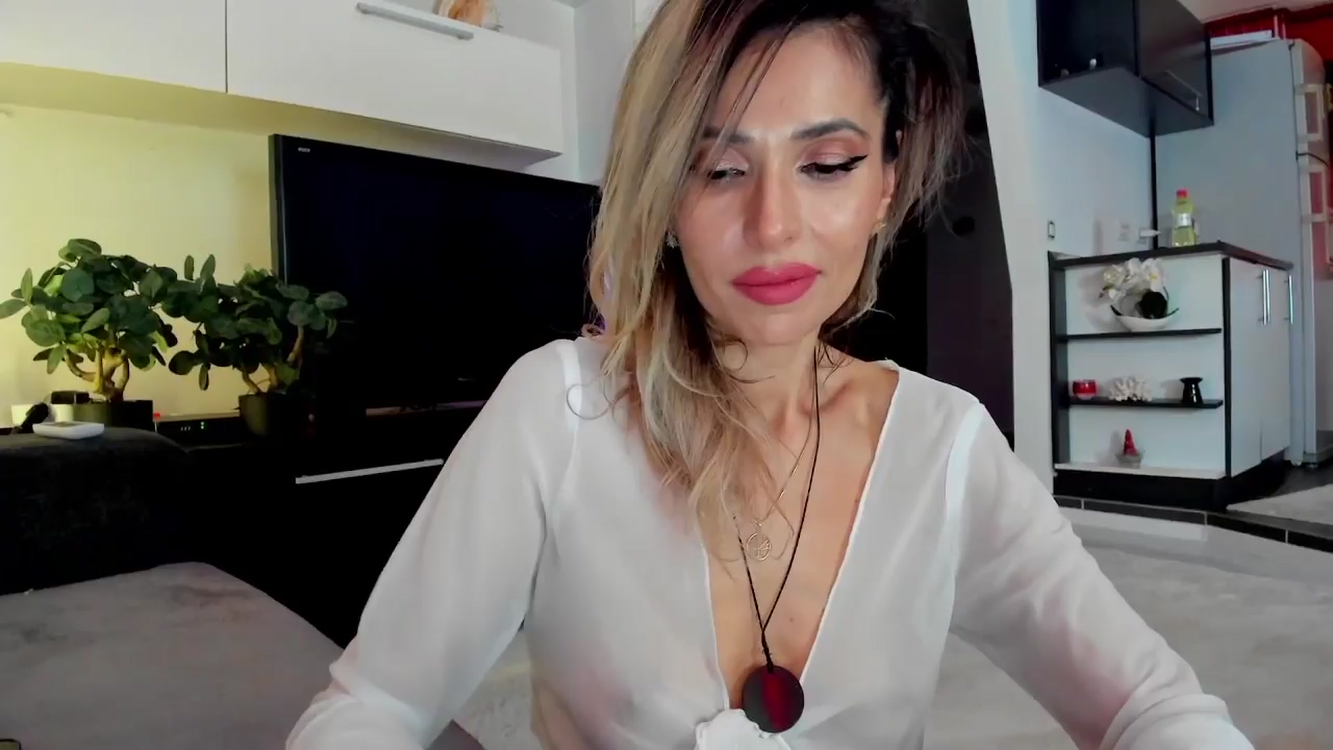 Gallery image thumbnail from SmileyTinaa's myfreecams stream on, 03/23/2024, 05:54 image 6 of 20
