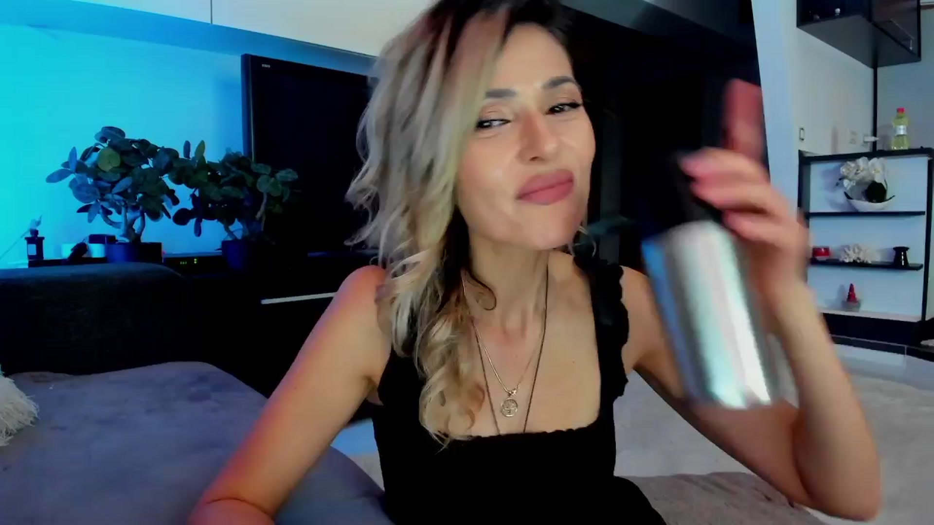 Gallery image thumbnail from SmileyTinaa's myfreecams stream on, 03/27/2024, 03:00 image 7 of 20