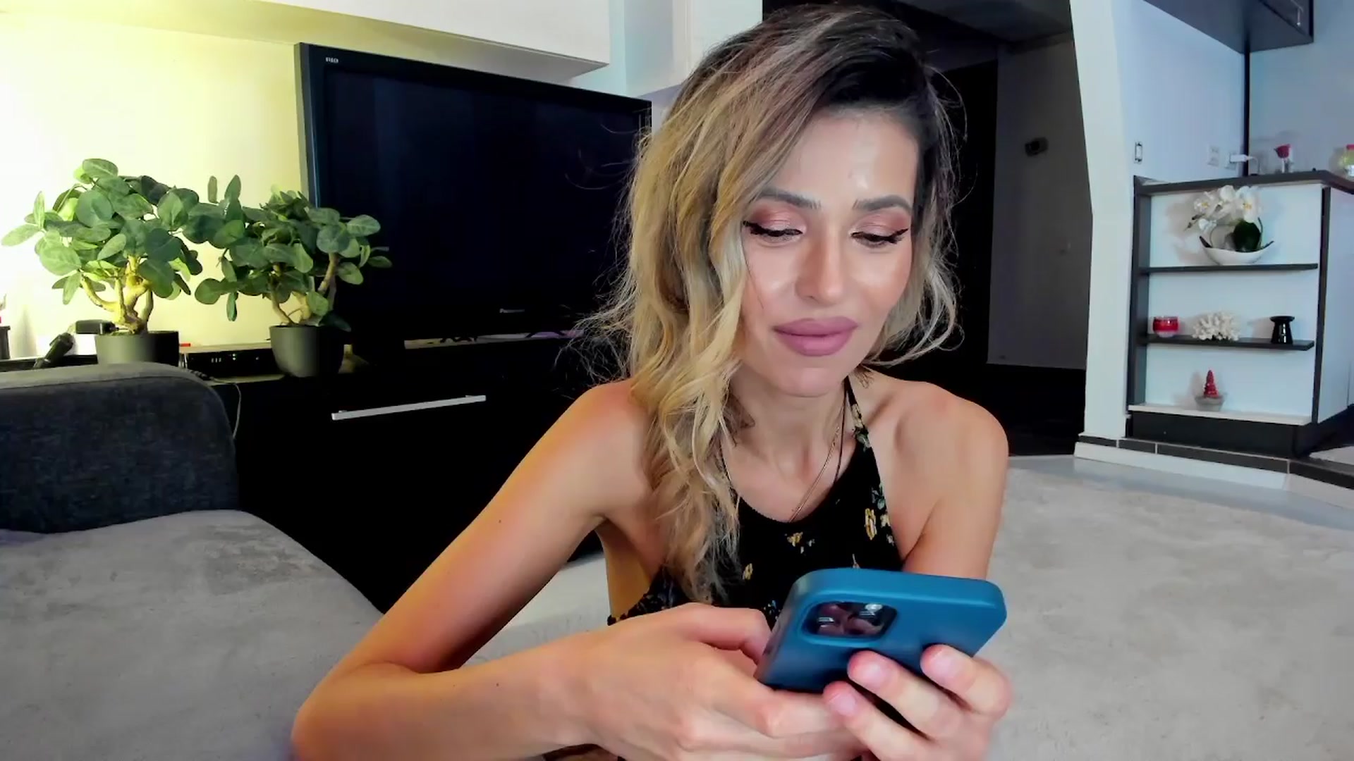 Gallery image thumbnail from SmileyTinaa's myfreecams stream on, 03/27/2024, 21:56 image 7 of 20