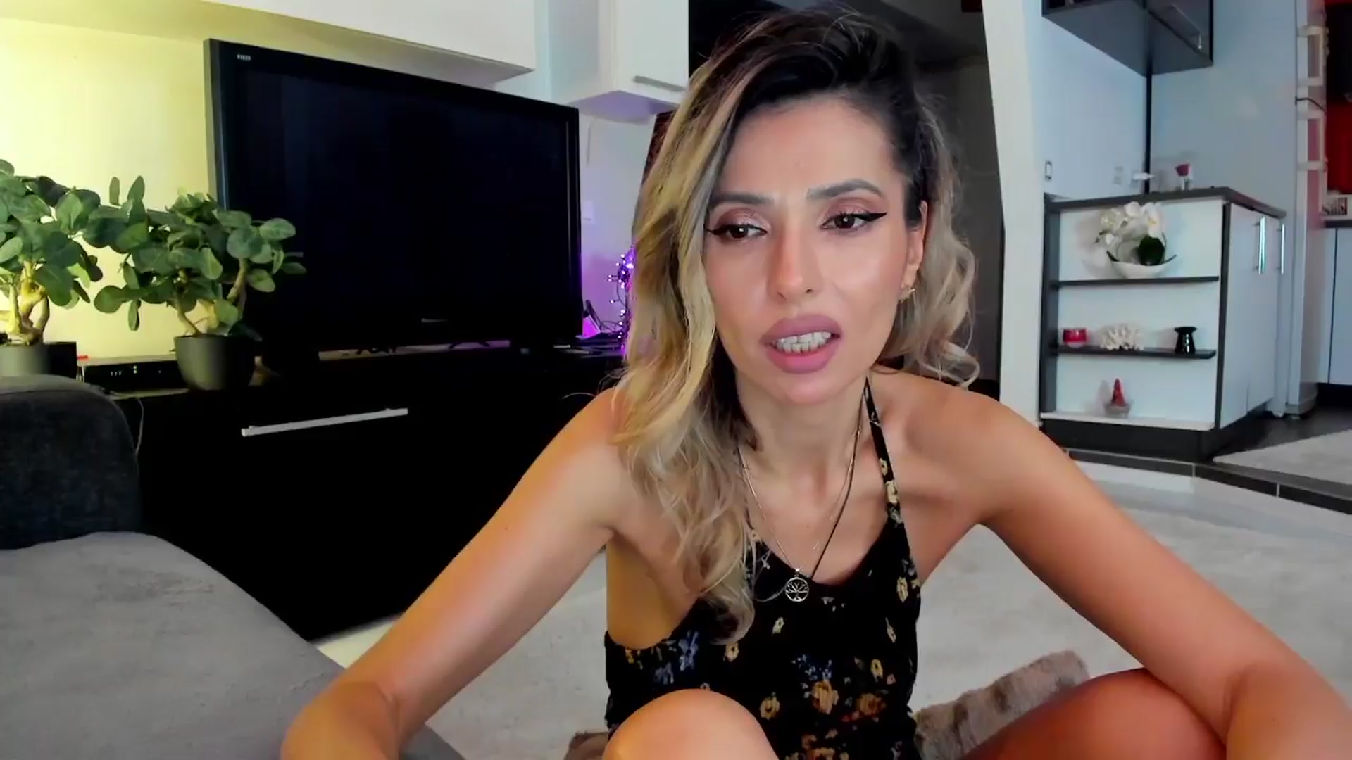 Gallery image thumbnail from SmileyTinaa's myfreecams stream on, 03/28/2024, 24:56 image 19 of 20