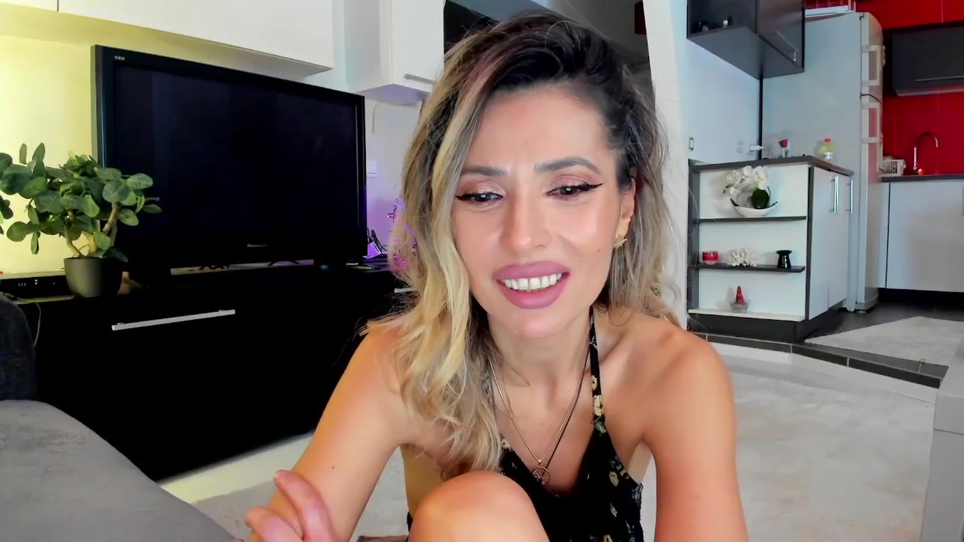 Gallery image thumbnail from SmileyTinaa's myfreecams stream on, 03/28/2024, 24:56 image 1 of 20