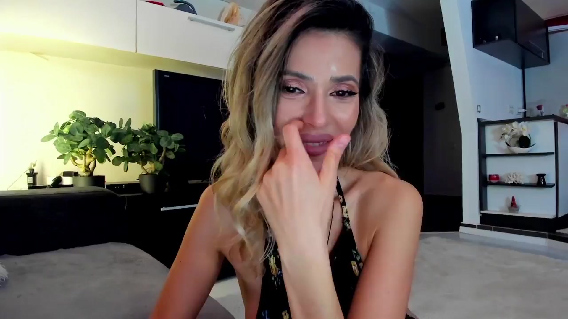 Gallery image thumbnail from SmileyTinaa's myfreecams stream on, 03/28/2024, 24:56 image 5 of 20