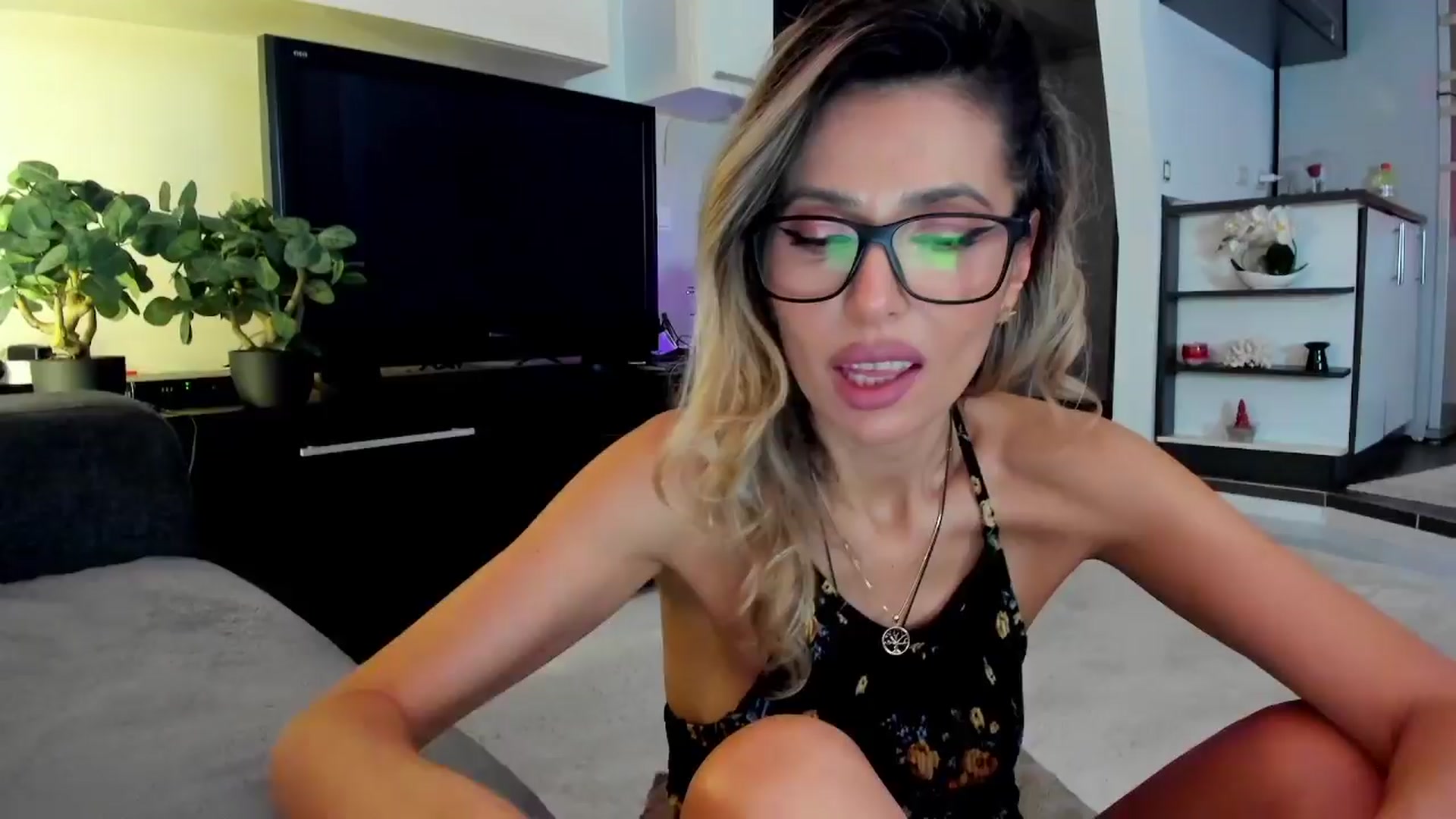 Gallery image thumbnail from SmileyTinaa's myfreecams stream on, 03/28/2024, 24:56 image 13 of 20