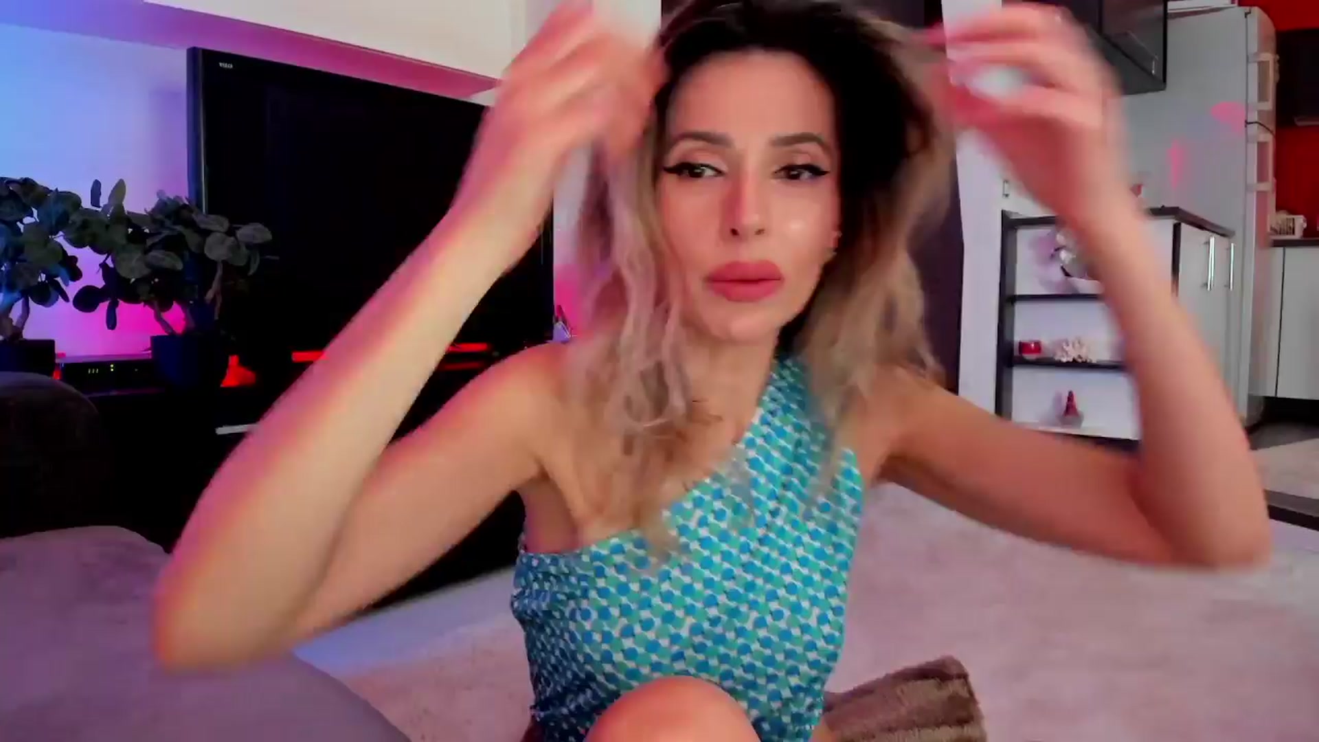 Gallery image thumbnail from SmileyTinaa's myfreecams stream on, 03/28/2024, 23:57 image 10 of 20