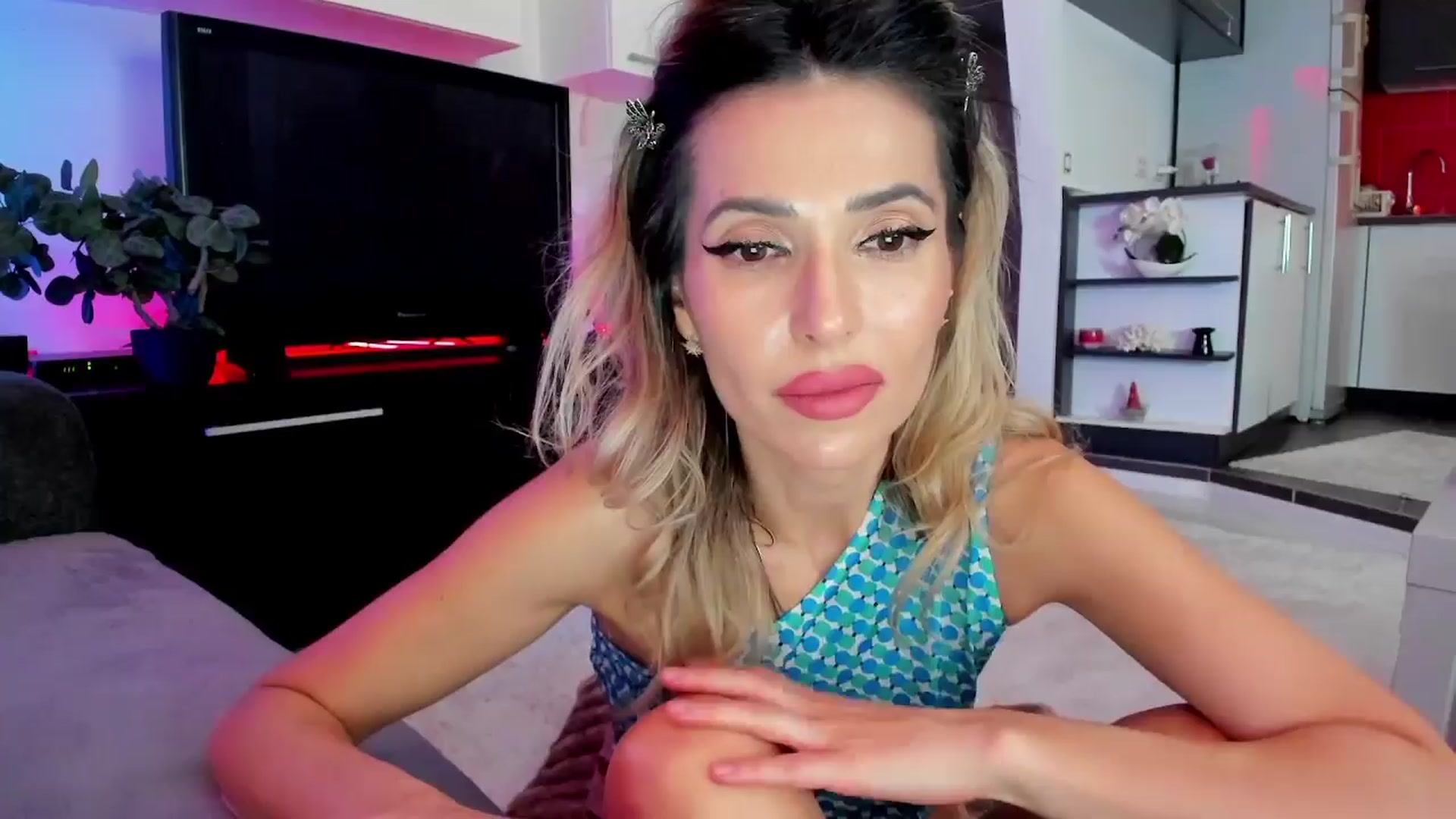 Gallery image thumbnail from SmileyTinaa's myfreecams stream on, 03/28/2024, 23:57 image 16 of 20