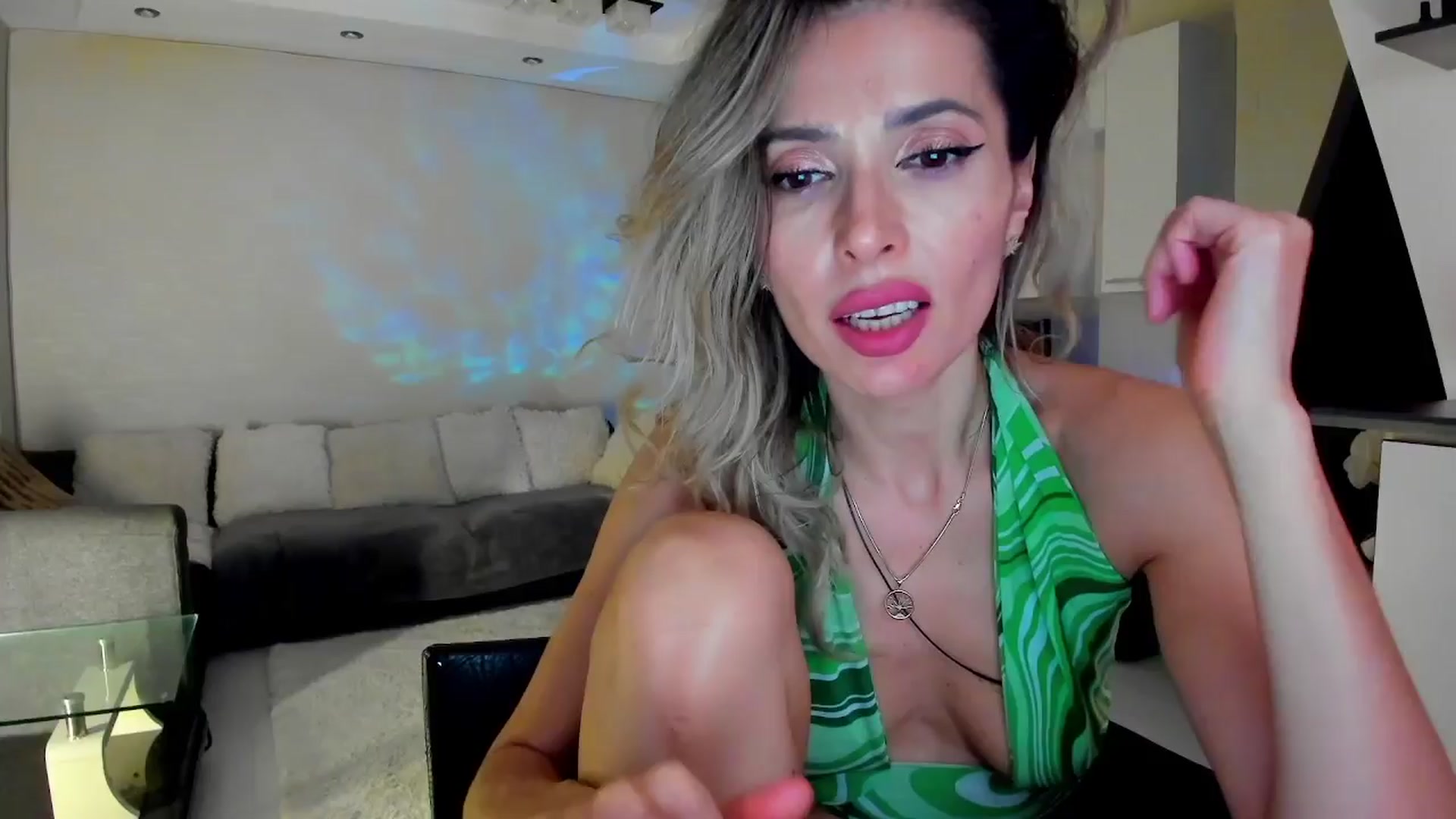 Gallery image thumbnail from SmileyTinaa's myfreecams stream on, 04/02/2024, 04:04 image 19 of 20