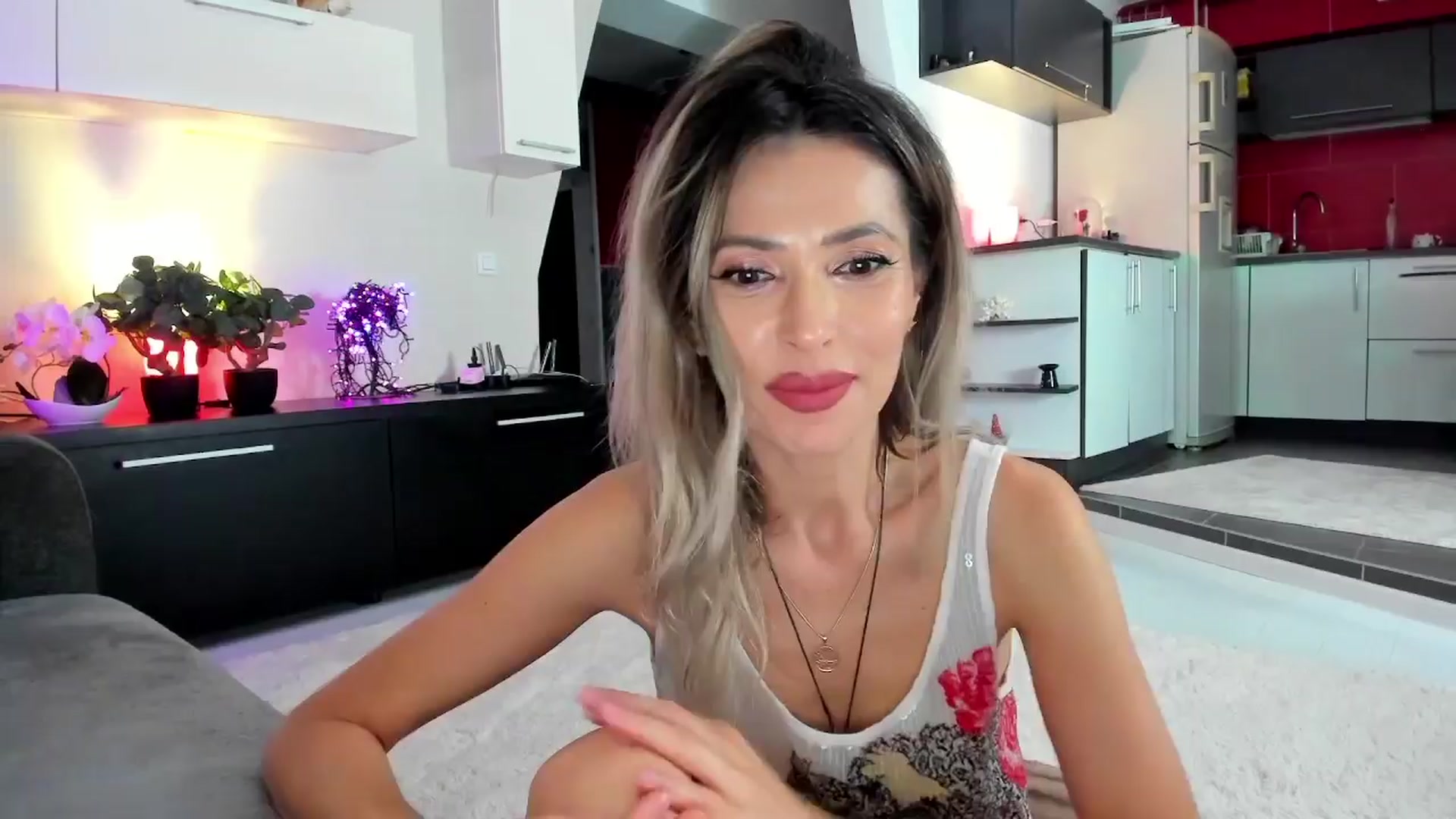 Gallery image thumbnail from SmileyTinaa's myfreecams stream on, 04/02/2024, 22:44 image 13 of 20