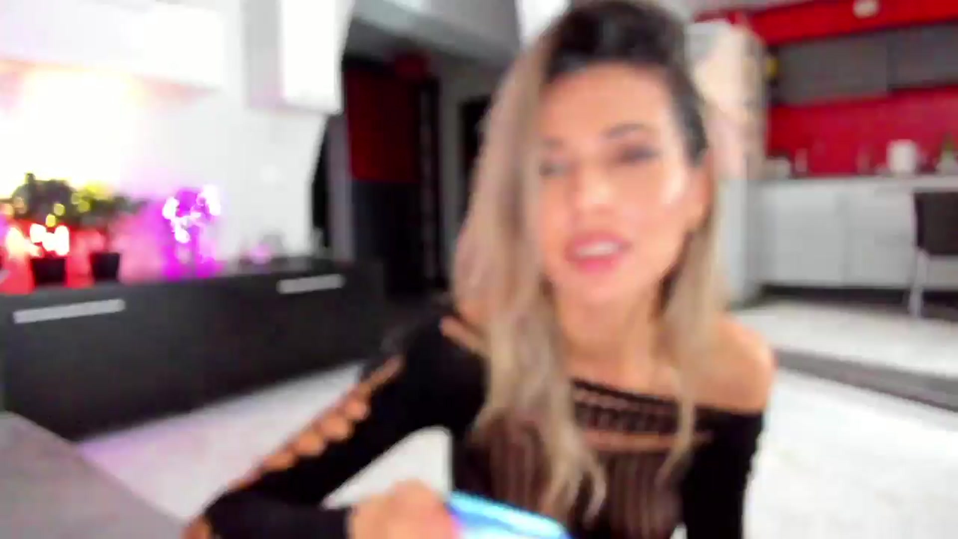 Gallery image thumbnail from SmileyTinaa's myfreecams stream on, 04/04/2024, 23:13 image 2 of 20