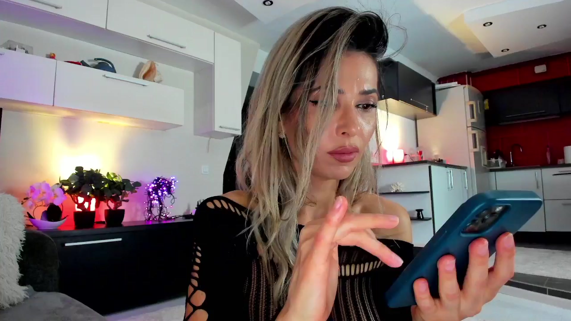 Gallery image thumbnail from SmileyTinaa's myfreecams stream on, 04/04/2024, 23:13 image 3 of 20
