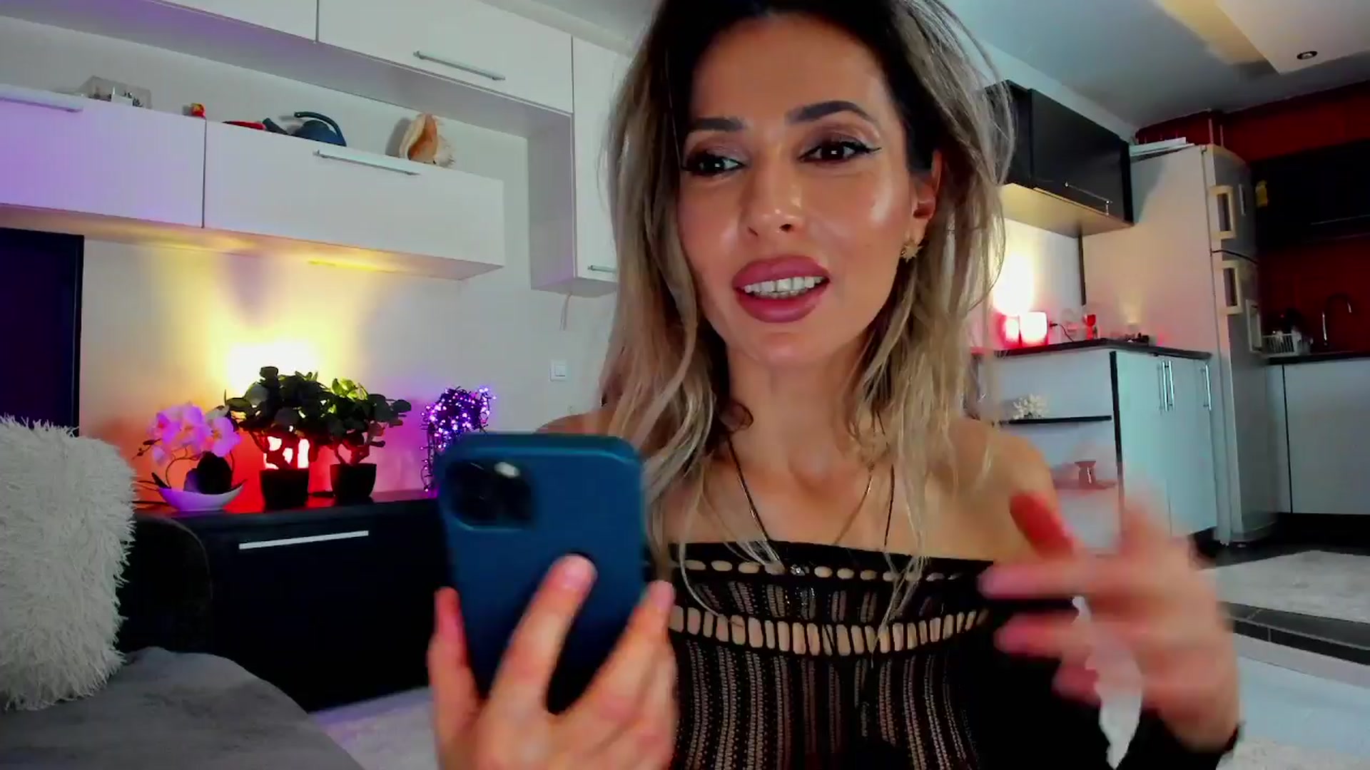 Gallery image thumbnail from SmileyTinaa's myfreecams stream on, 04/04/2024, 23:13 image 10 of 20