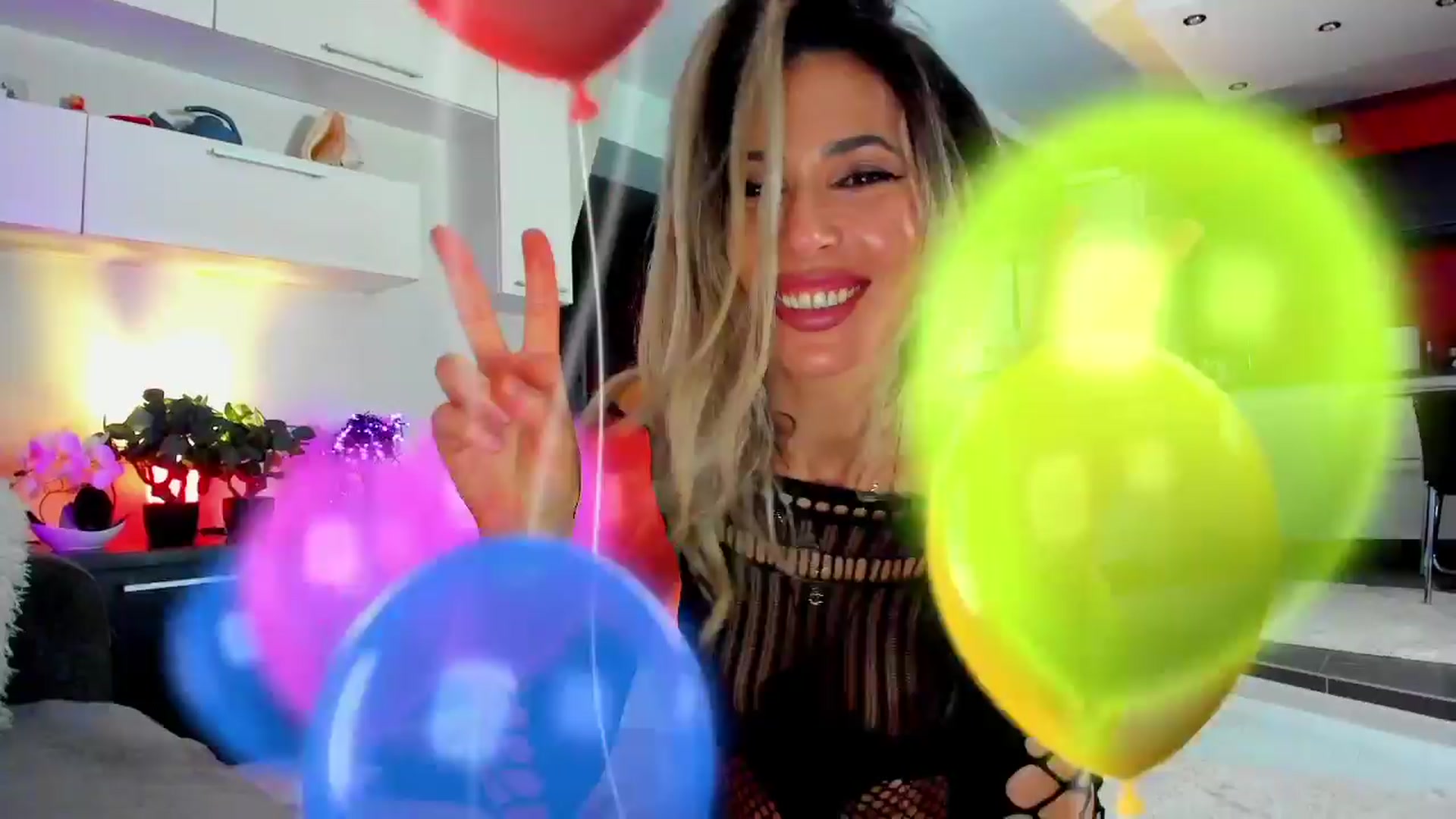 Gallery image thumbnail from SmileyTinaa's myfreecams stream on, 04/04/2024, 23:13 image 18 of 20