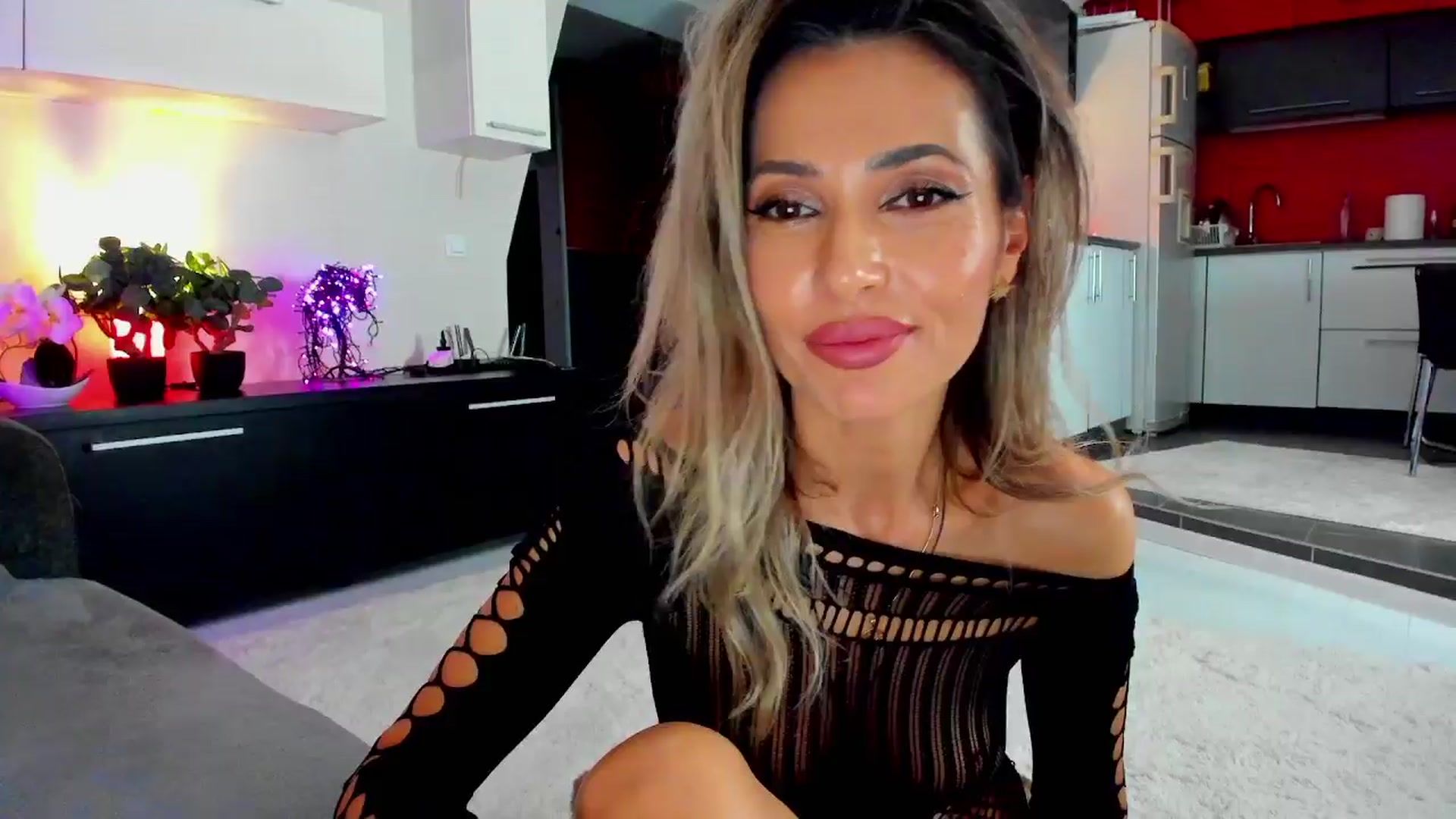 Gallery image thumbnail from SmileyTinaa's myfreecams stream on, 04/04/2024, 23:13 image 5 of 20