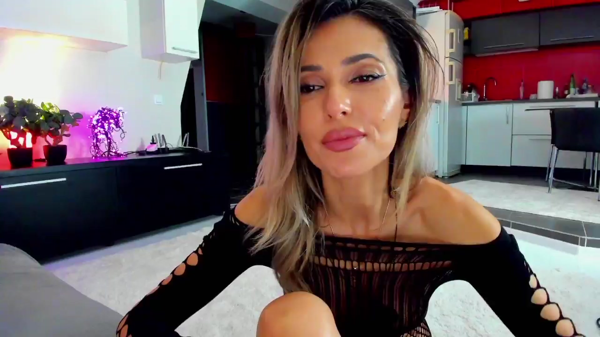 Gallery image thumbnail from SmileyTinaa's myfreecams stream on, 04/05/2024, 02:24 image 8 of 20
