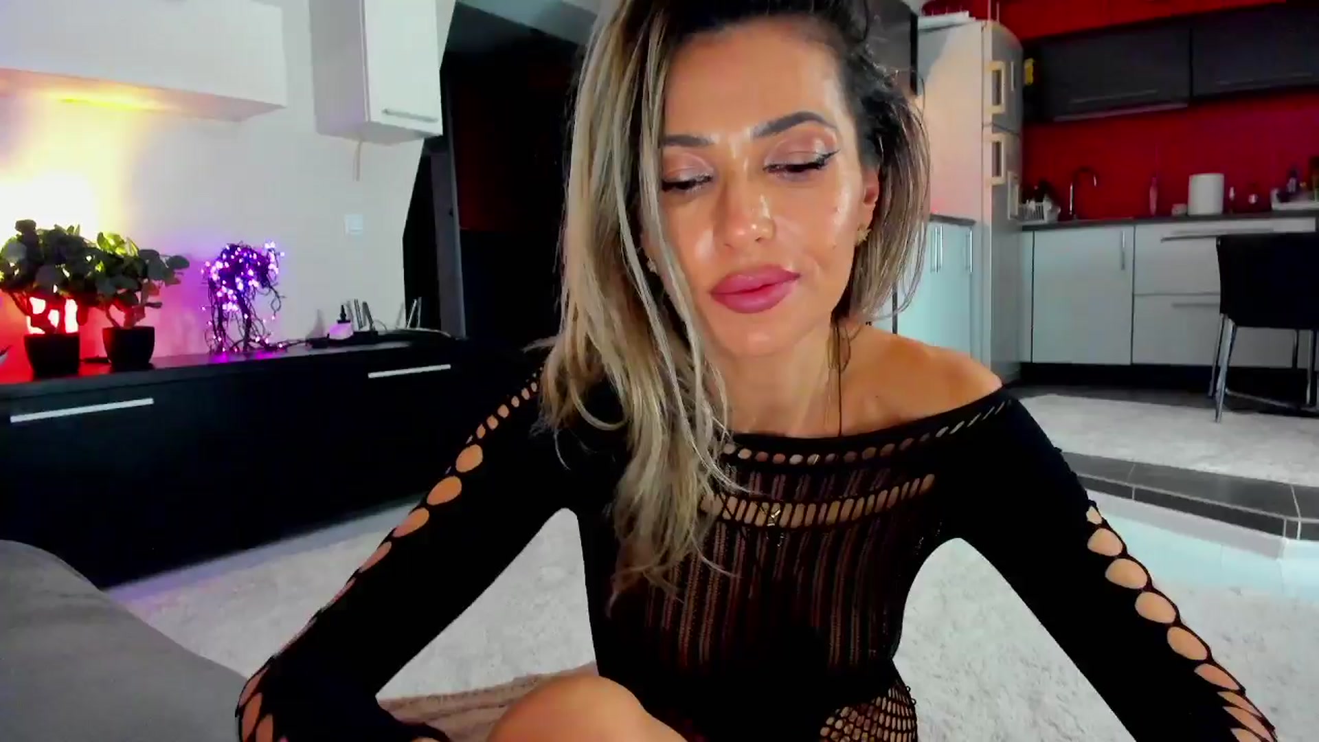 Gallery image thumbnail from SmileyTinaa's myfreecams stream on, 04/05/2024, 02:24 image 14 of 20
