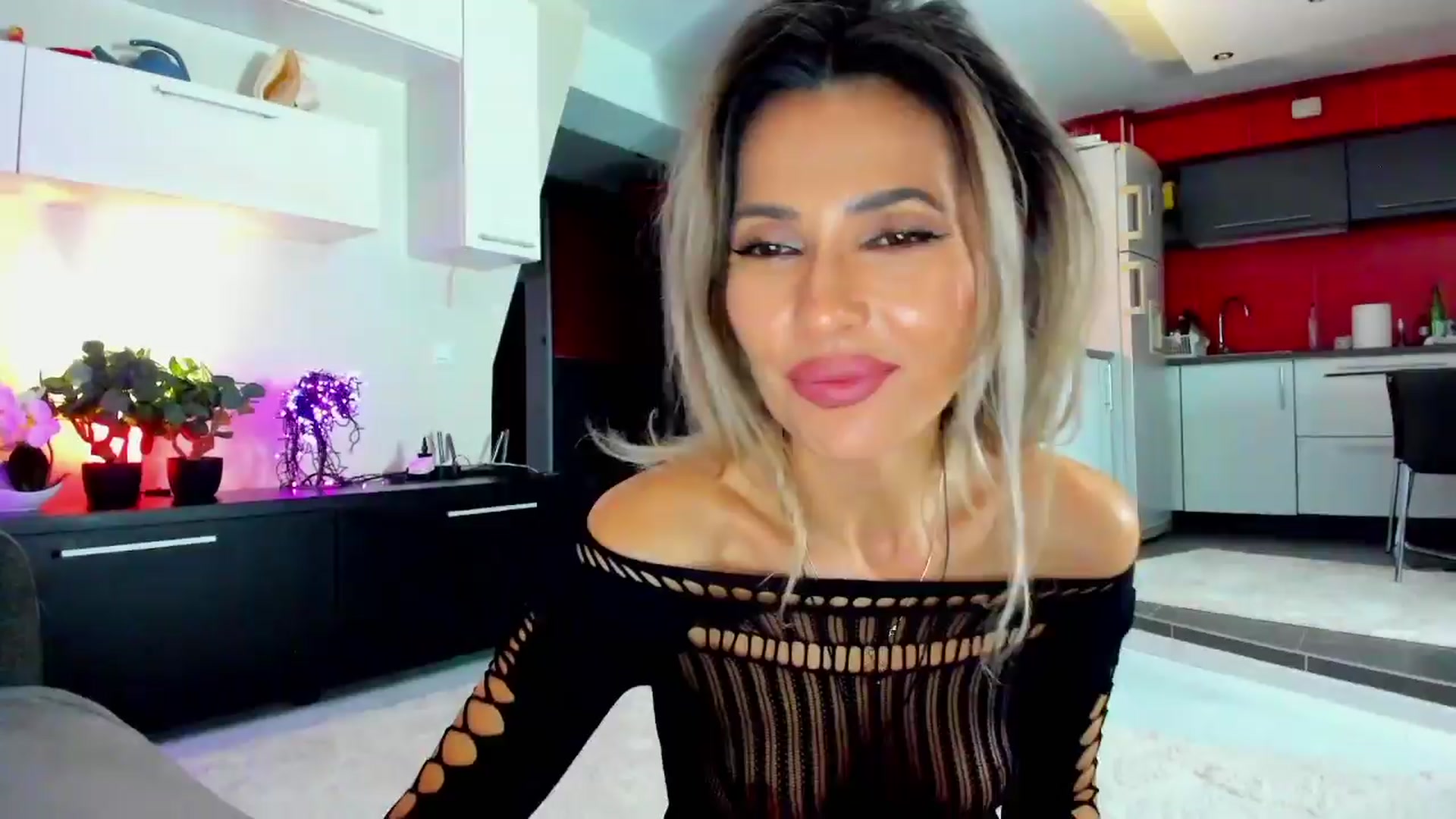 Gallery image thumbnail from SmileyTinaa's myfreecams stream on, 04/05/2024, 02:24 image 5 of 20