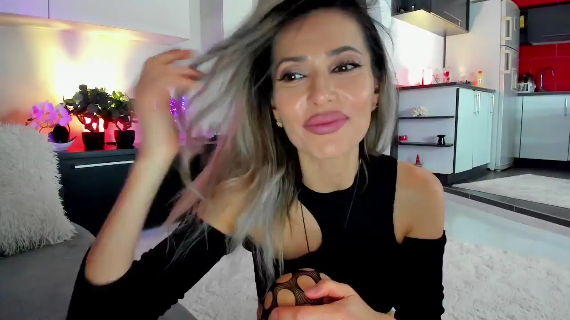 Gallery image thumbnail from SmileyTinaa's myfreecams stream on, 04/05/2024, 21:43 image 13 of 20