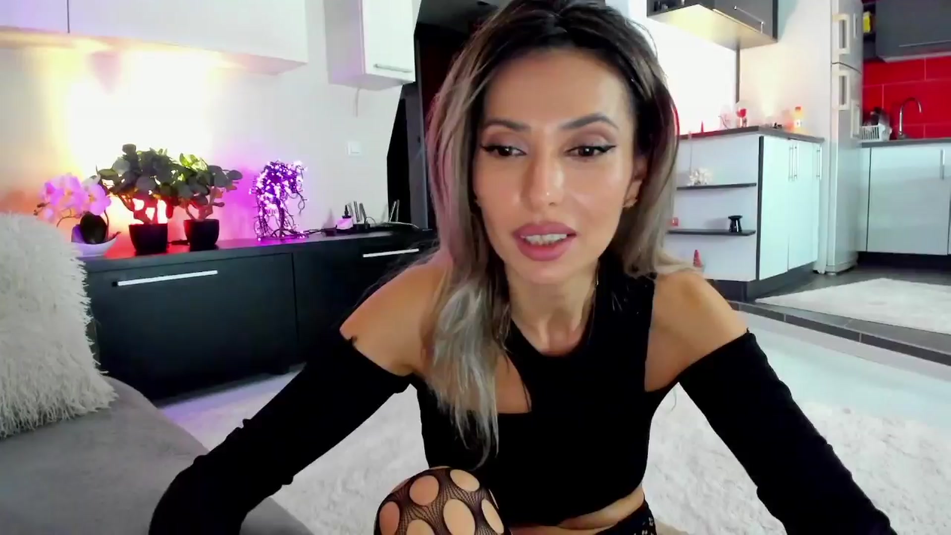 Gallery image thumbnail from SmileyTinaa's myfreecams stream on, 04/05/2024, 21:43 image 4 of 20