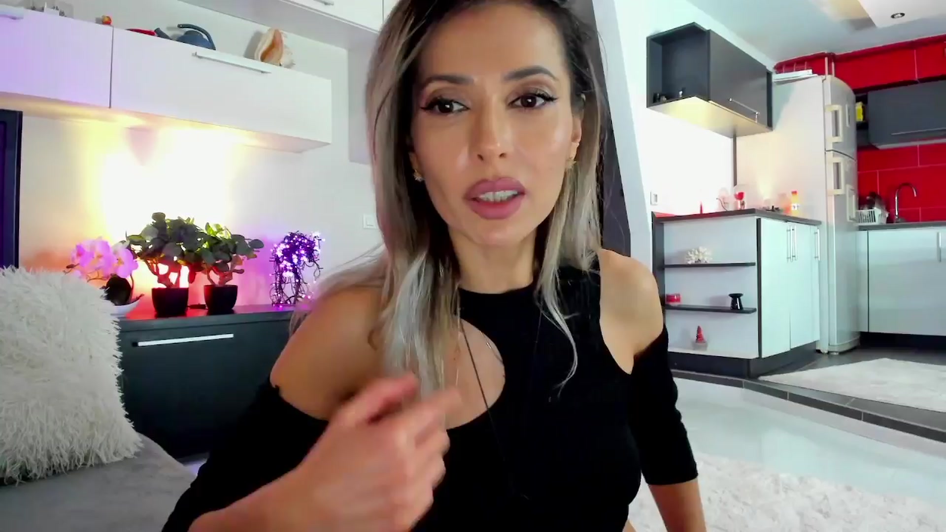 Gallery image thumbnail from SmileyTinaa's myfreecams stream on, 04/05/2024, 21:43 image 11 of 20