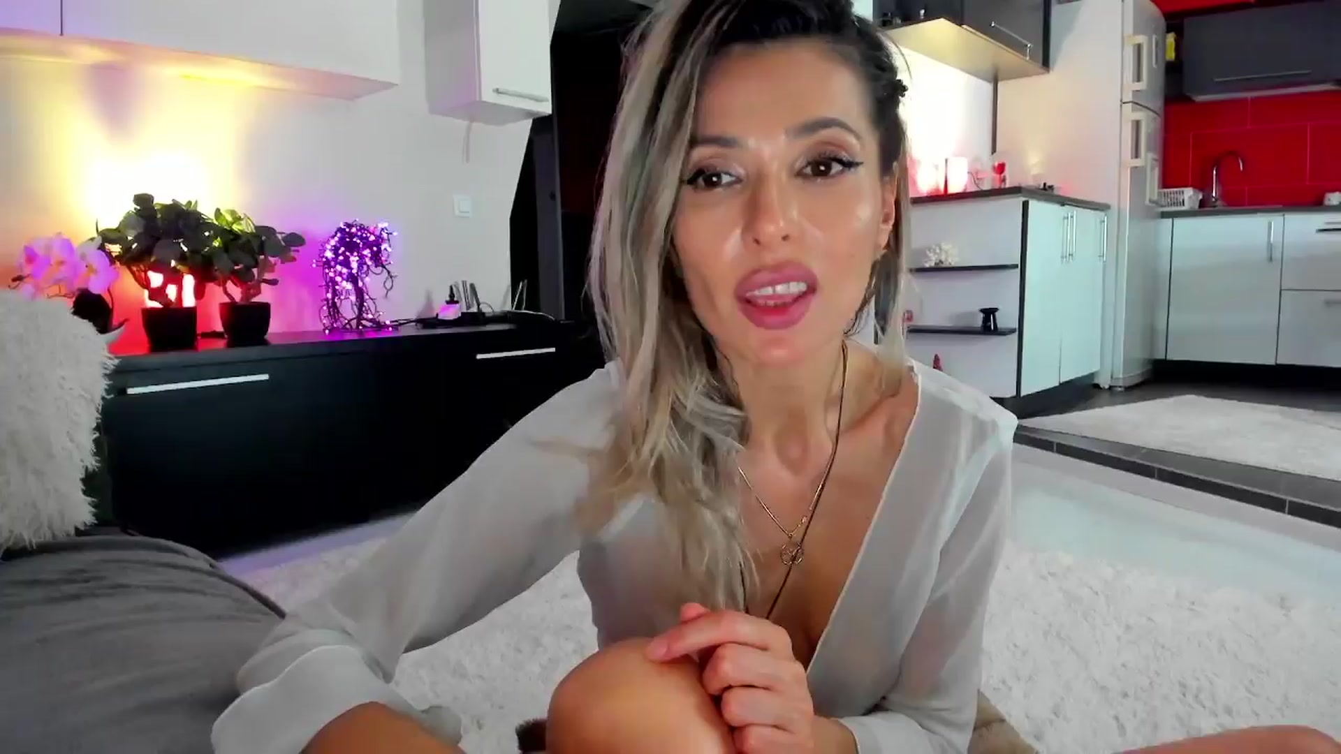 Gallery image thumbnail from SmileyTinaa's myfreecams stream on, 04/11/2024, 05:04 image 7 of 20