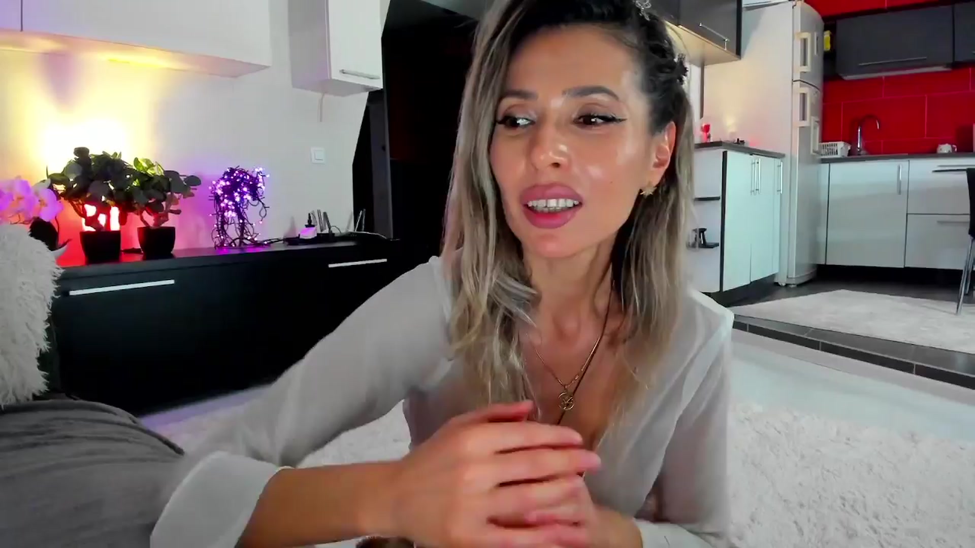 Gallery image thumbnail from SmileyTinaa's myfreecams stream on, 04/11/2024, 05:04 image 6 of 20
