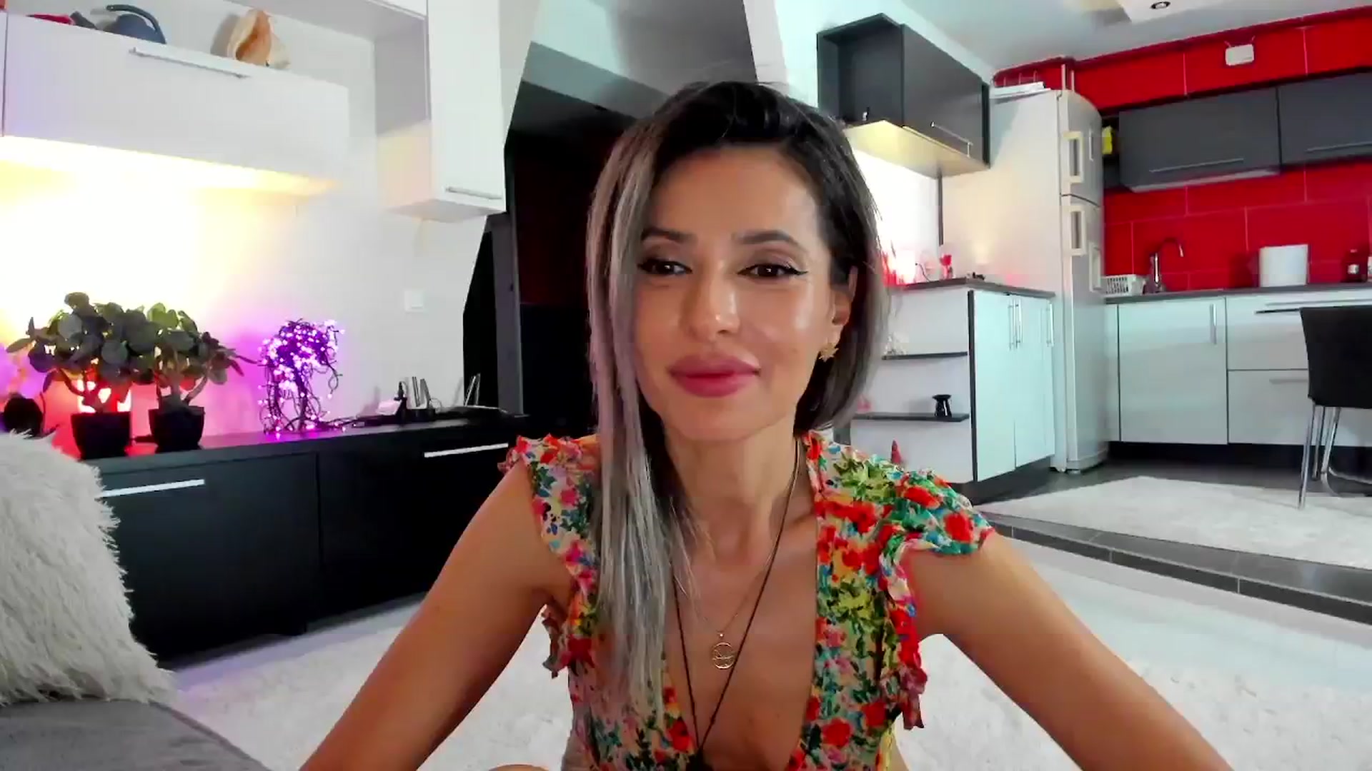 Gallery image thumbnail from SmileyTinaa's myfreecams stream on, 04/18/2024, 24:22 image 18 of 20