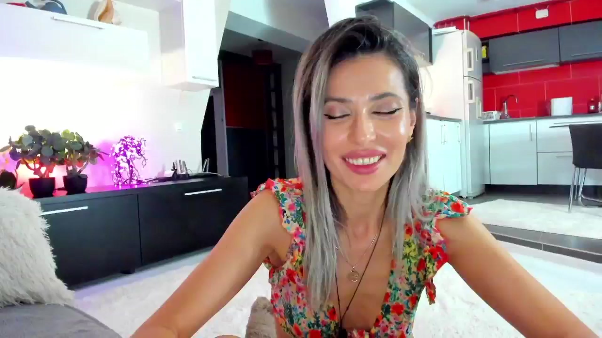Gallery image thumbnail from SmileyTinaa's myfreecams stream on, 04/18/2024, 24:22 image 7 of 20