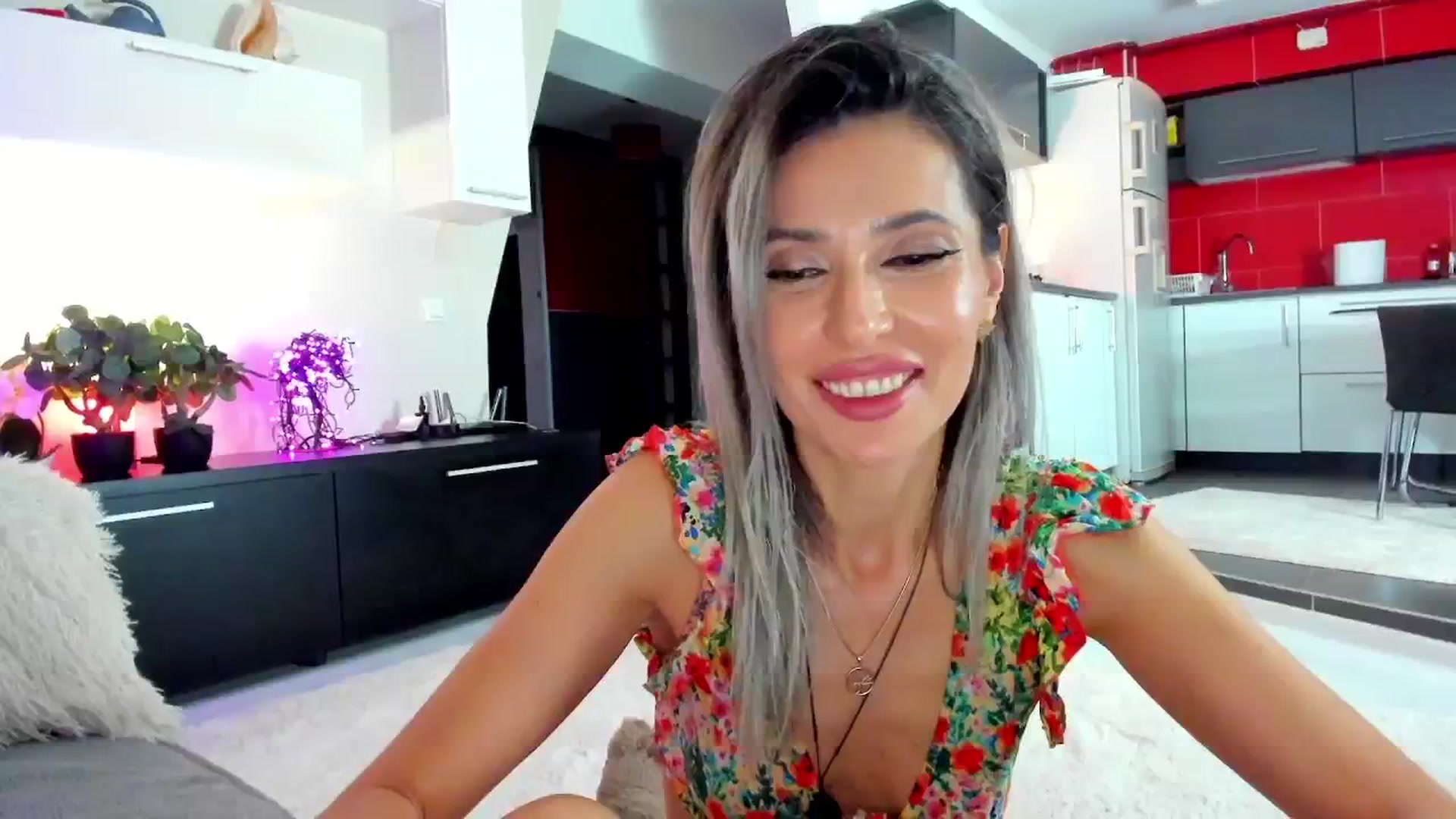 Gallery image thumbnail from SmileyTinaa's myfreecams stream on, 04/18/2024, 24:22 image 3 of 20