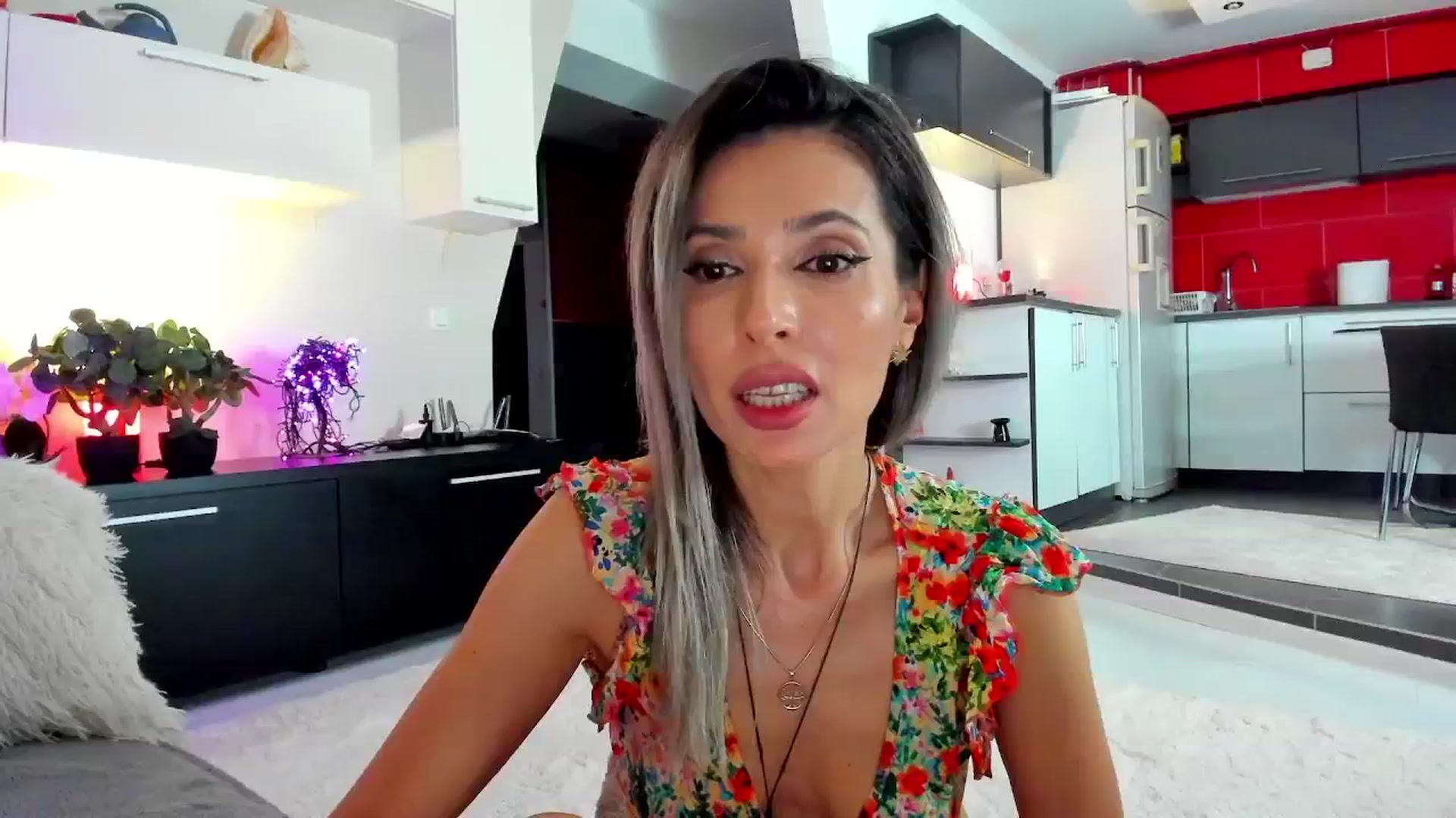 Gallery image thumbnail from SmileyTinaa's myfreecams stream on, 04/18/2024, 24:22 image 19 of 20