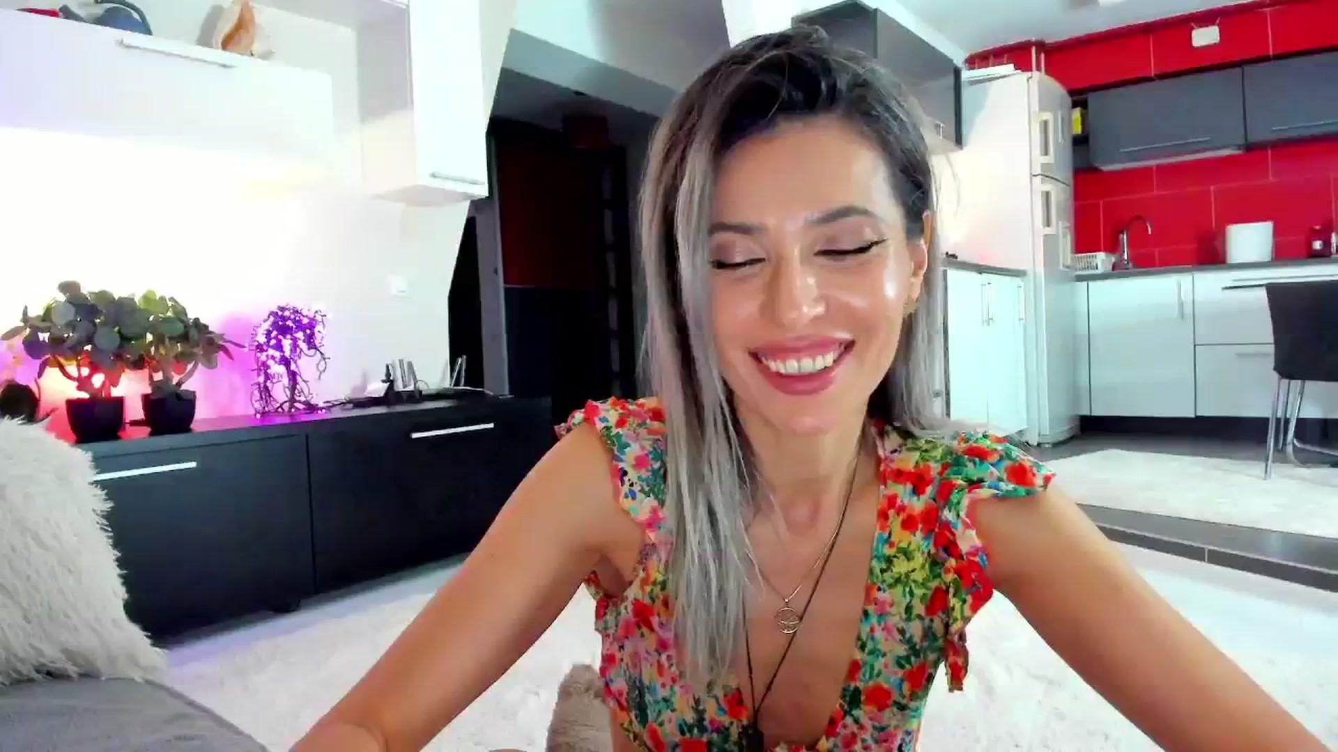 Gallery image thumbnail from SmileyTinaa's myfreecams stream on, 04/18/2024, 24:22 image 10 of 20