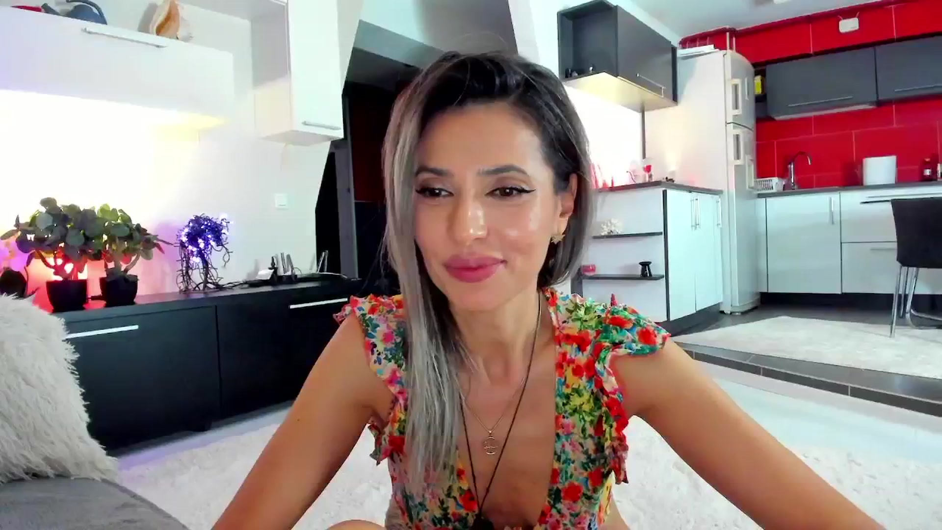Gallery image thumbnail from SmileyTinaa's myfreecams stream on, 04/18/2024, 24:22 image 16 of 20