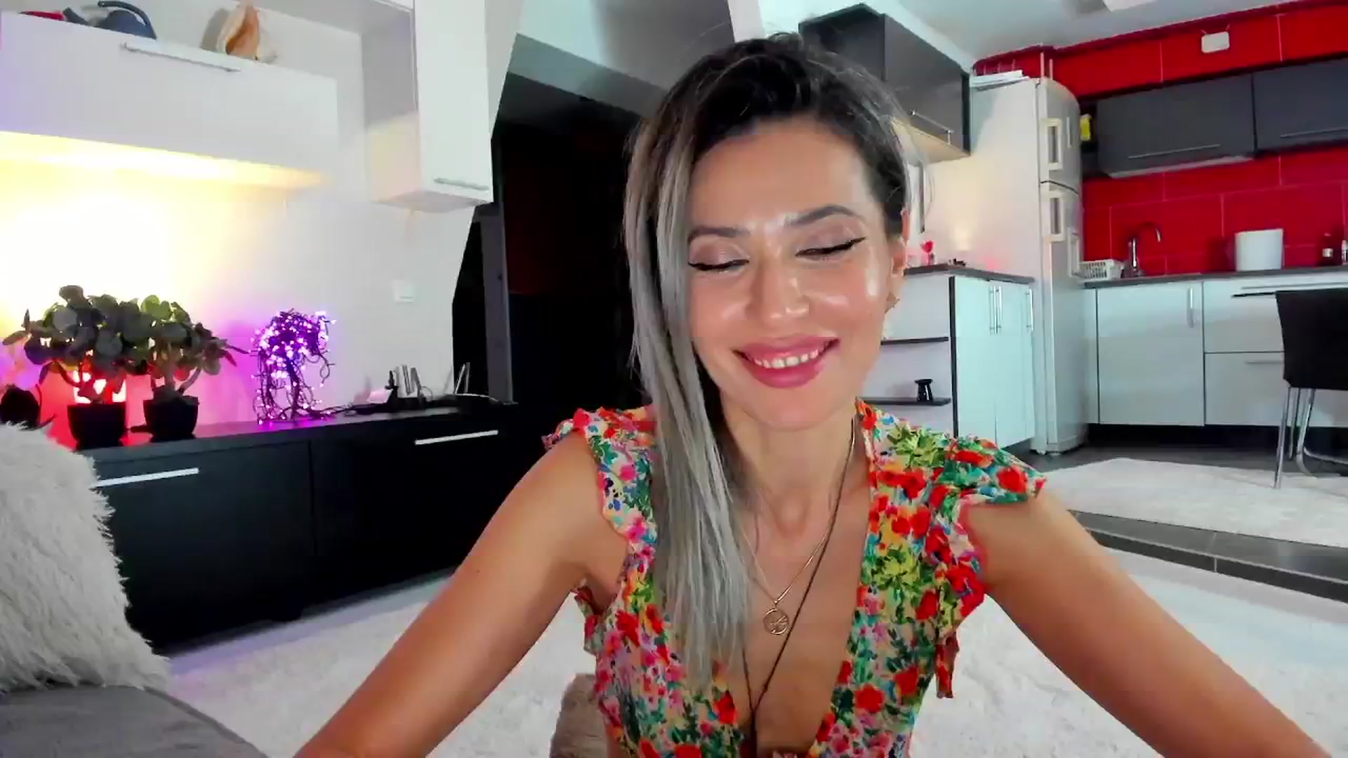 Gallery image thumbnail from SmileyTinaa's myfreecams stream on, 04/18/2024, 24:22 image 11 of 20