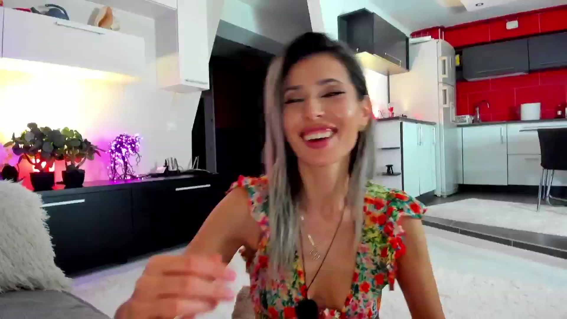 Gallery image thumbnail from SmileyTinaa's myfreecams stream on, 04/18/2024, 24:22 image 2 of 20