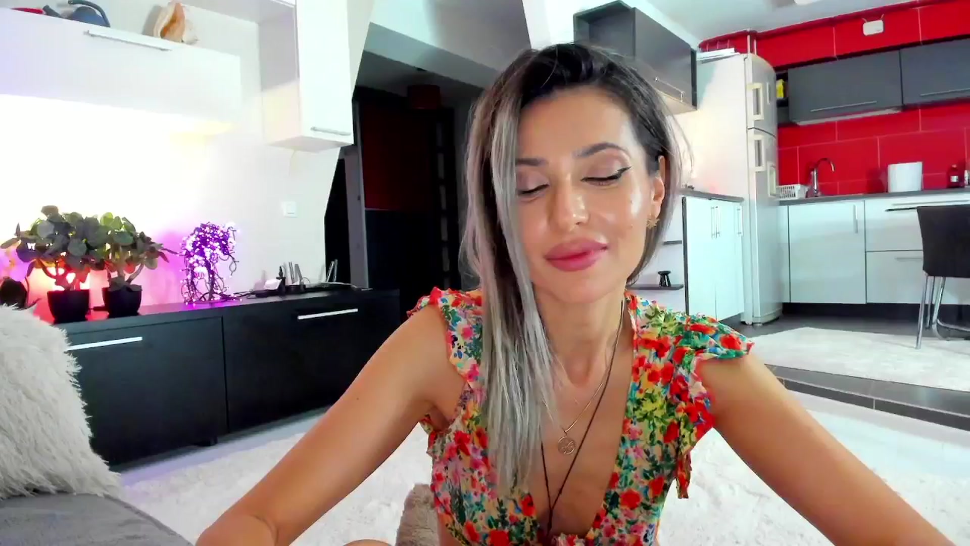 Gallery image thumbnail from SmileyTinaa's myfreecams stream on, 04/18/2024, 24:22 image 14 of 20