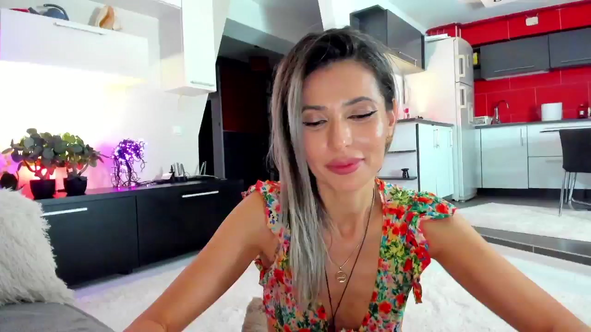 Gallery image thumbnail from SmileyTinaa's myfreecams stream on, 04/18/2024, 24:22 image 12 of 20
