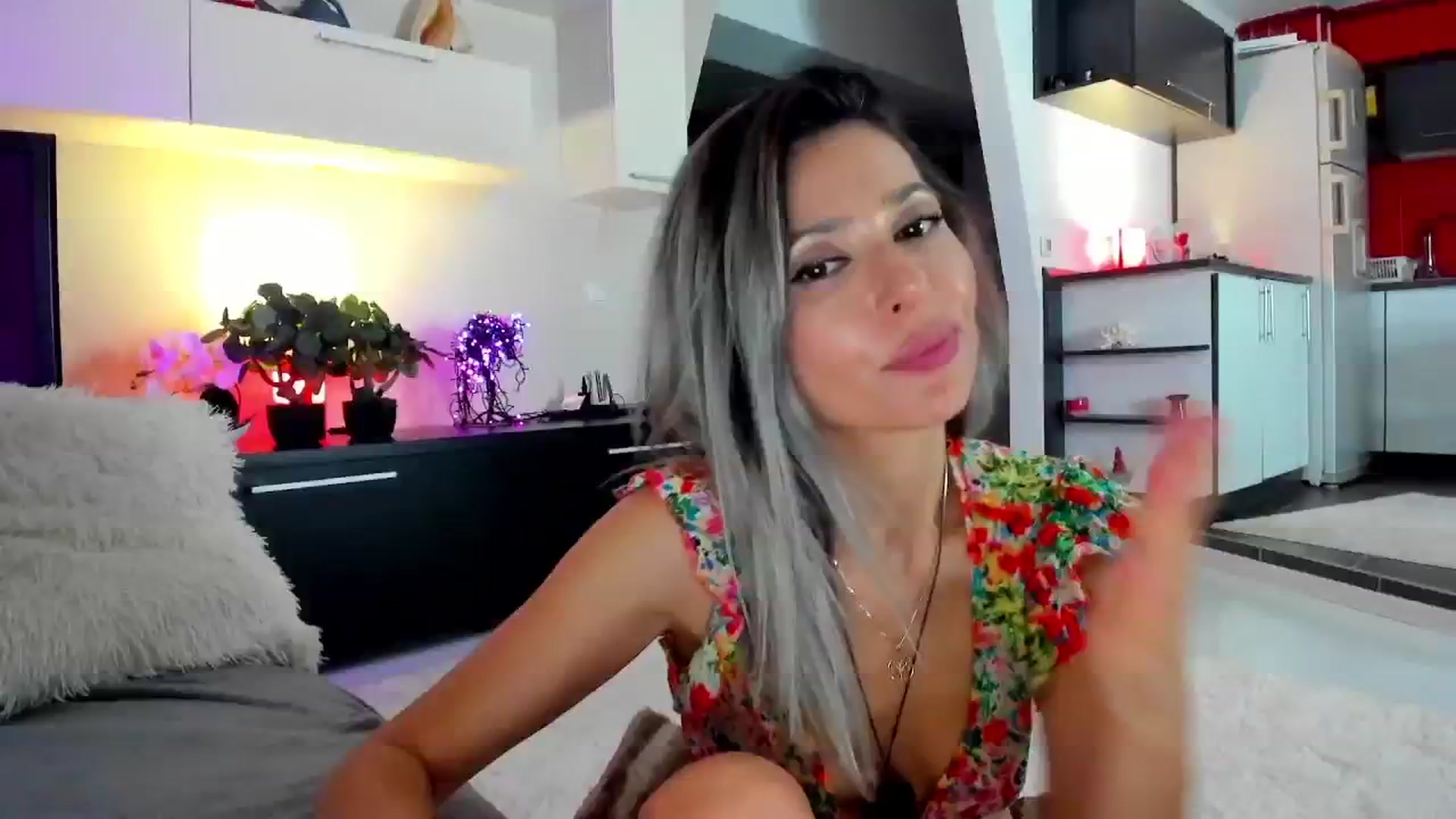 Gallery image thumbnail from SmileyTinaa's myfreecams stream on, 04/18/2024, 02:56 image 5 of 20