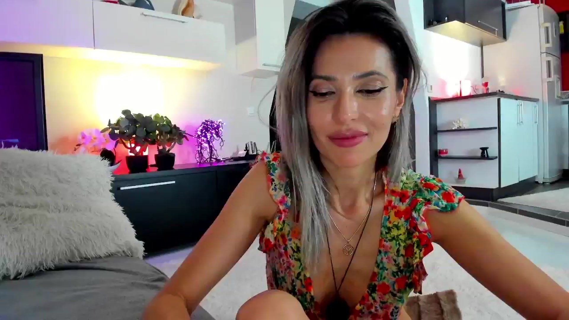 Gallery image thumbnail from SmileyTinaa's myfreecams stream on, 04/18/2024, 02:56 image 18 of 20