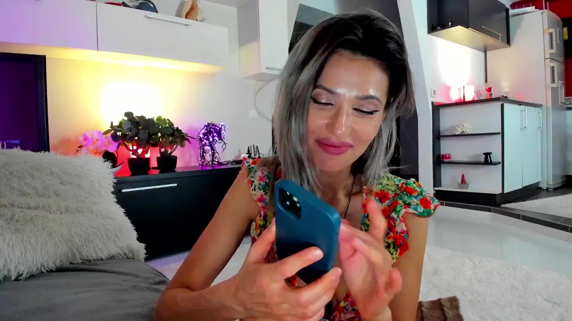 Gallery image thumbnail from SmileyTinaa's myfreecams stream on, 04/18/2024, 02:56 image 19 of 20