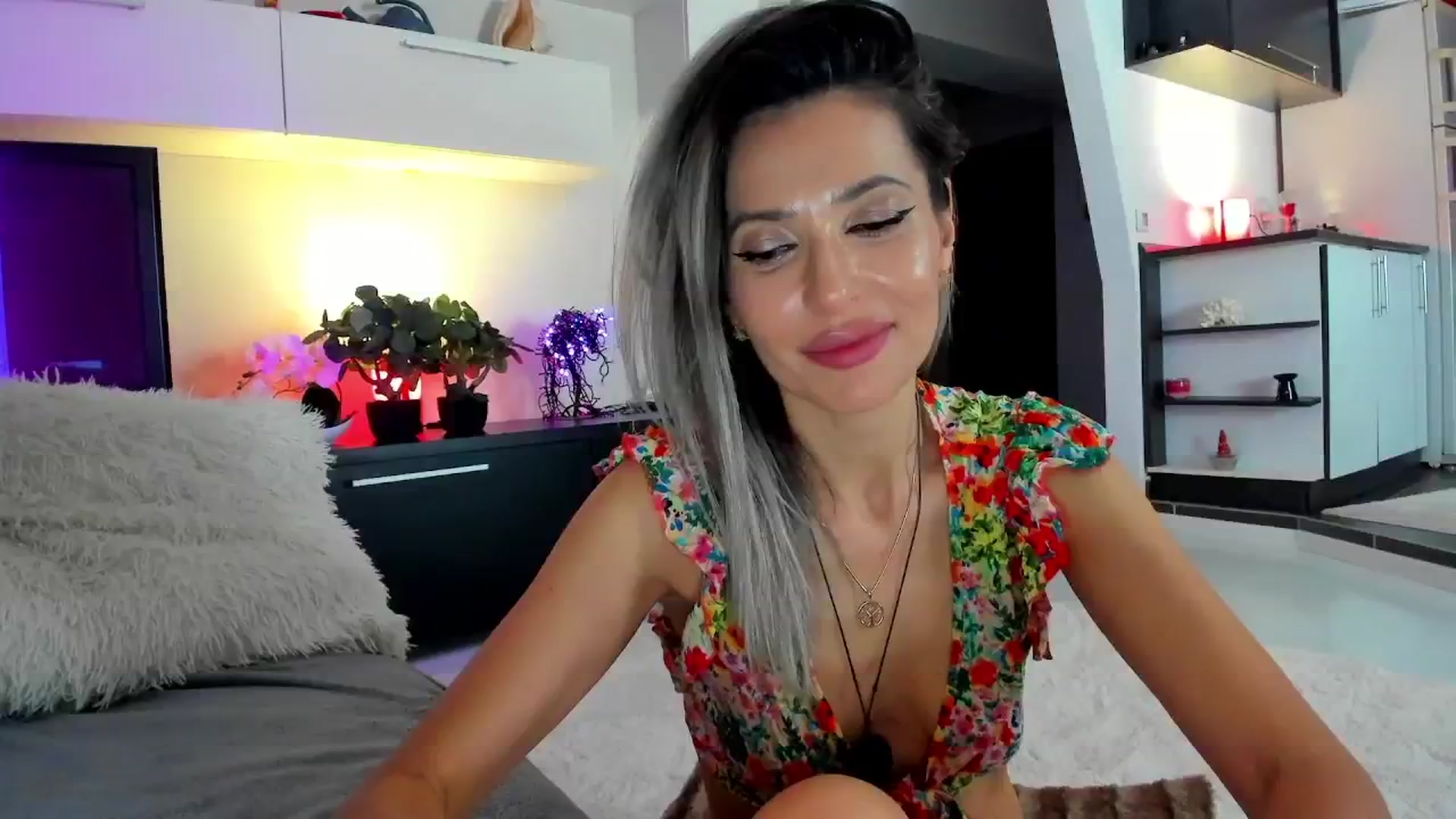 Gallery image thumbnail from SmileyTinaa's myfreecams stream on, 04/18/2024, 02:56 image 13 of 20