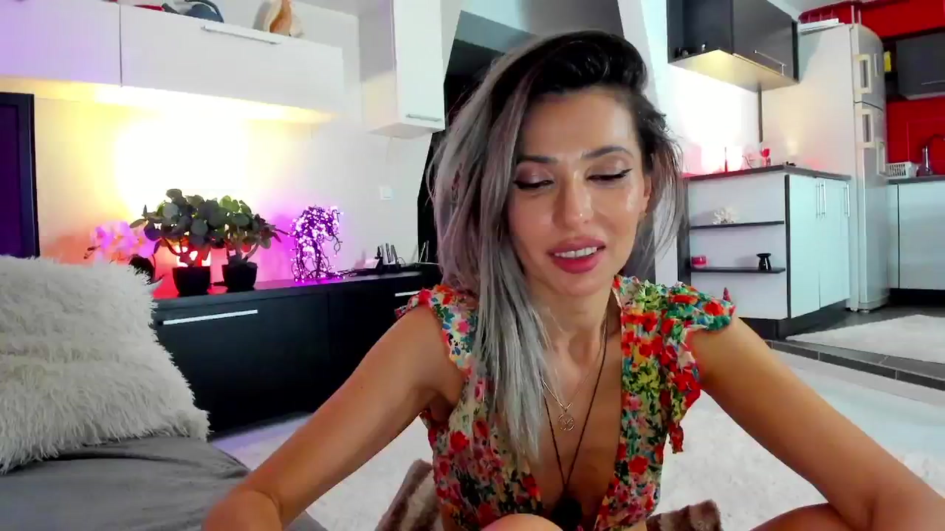 Gallery image thumbnail from SmileyTinaa's myfreecams stream on, 04/18/2024, 02:56 image 3 of 20