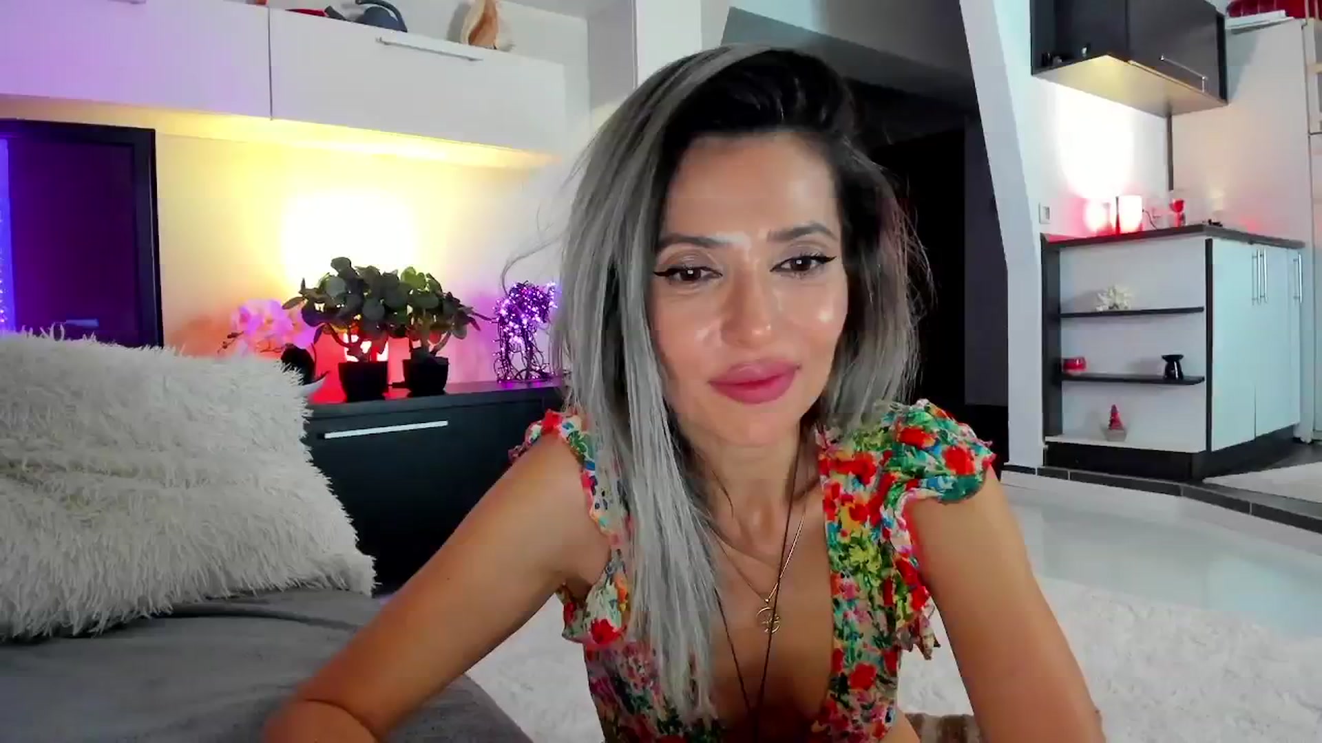 Gallery image thumbnail from SmileyTinaa's myfreecams stream on, 04/18/2024, 02:56 image 17 of 20