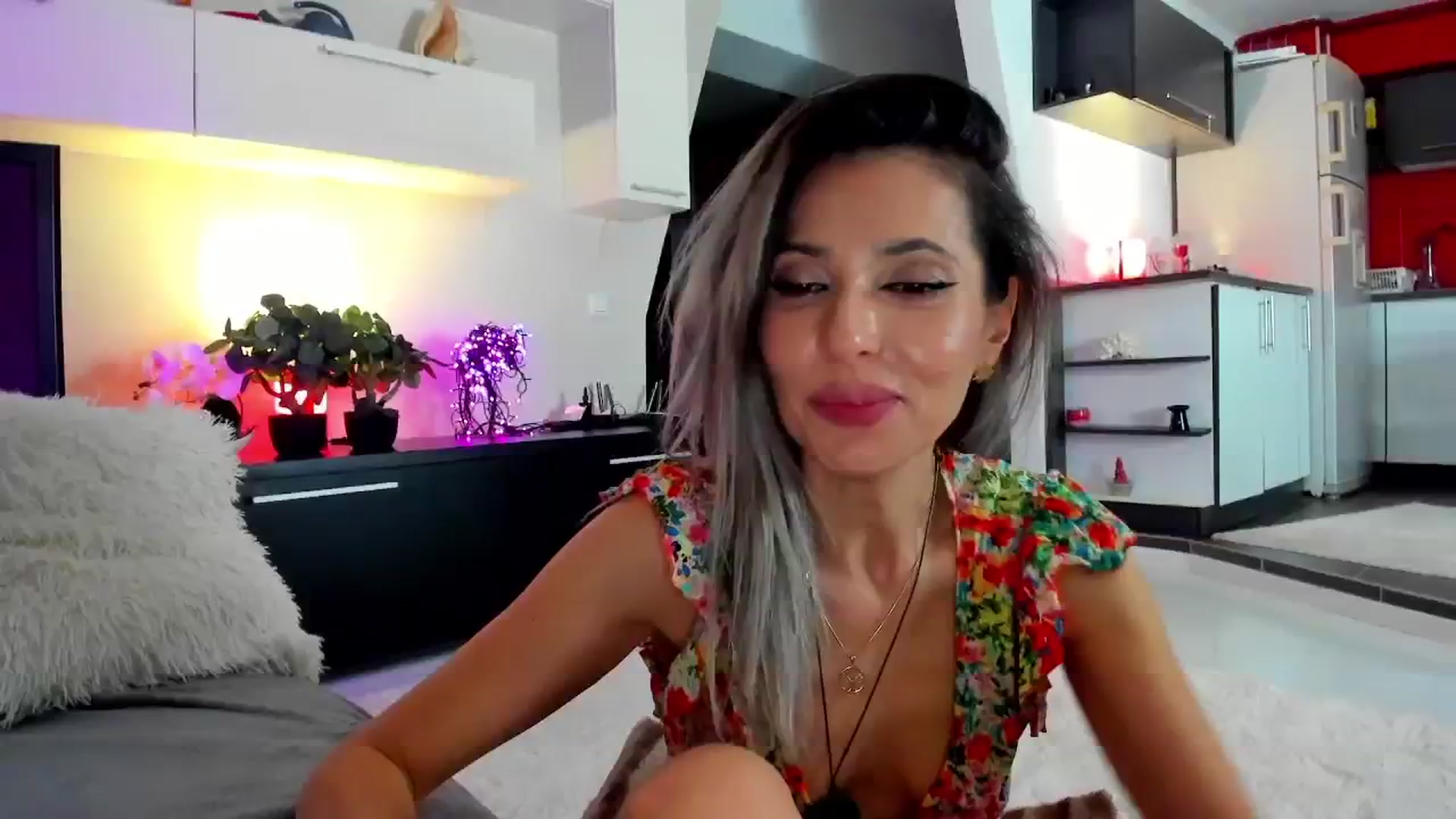 Gallery image thumbnail from SmileyTinaa's myfreecams stream on, 04/18/2024, 02:56 image 4 of 20