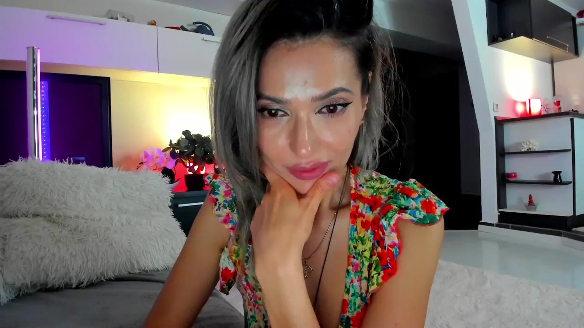 Gallery image thumbnail from SmileyTinaa's myfreecams stream on, 04/18/2024, 02:56 image 9 of 20