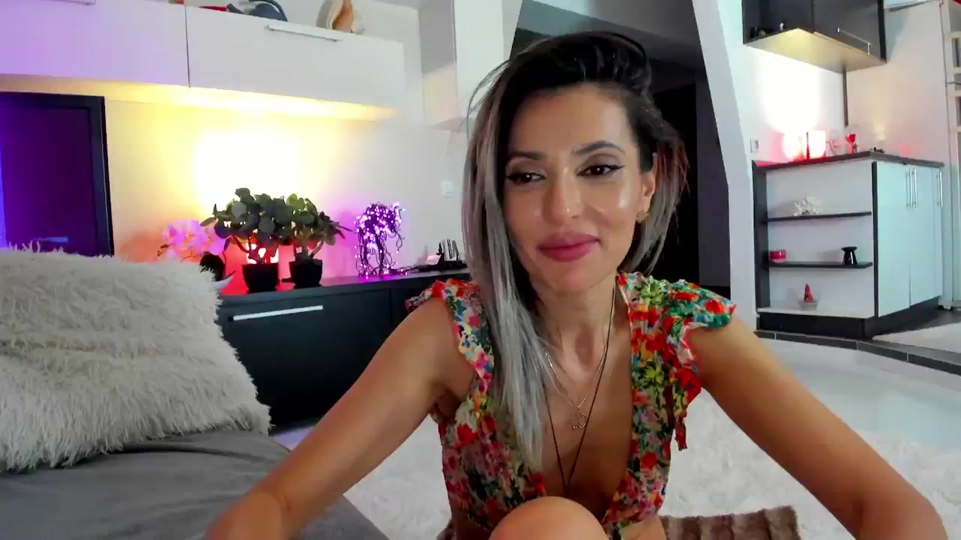 Gallery image thumbnail from SmileyTinaa's myfreecams stream on, 04/18/2024, 02:56 image 15 of 20